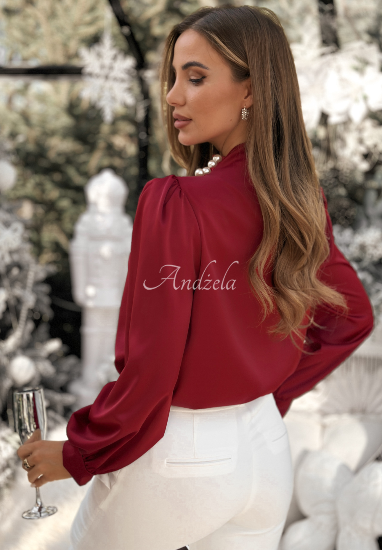 Saténová blúzka s perlami a riasenímLooking At bordová