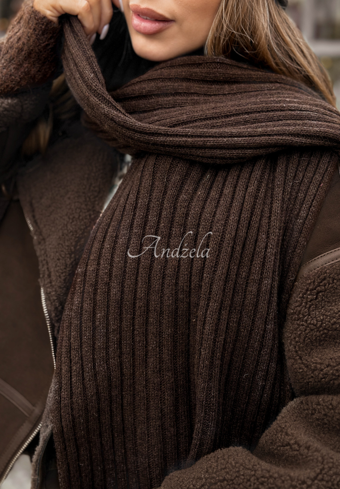 Rebrovaná súprava čiapka a šál s vlnou a kašmírom Snow Dates čokoládový