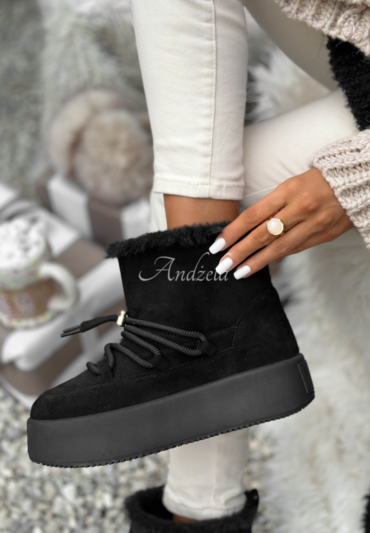 Krátke semišové snehule so šnurovaním Cold As Ice čierne