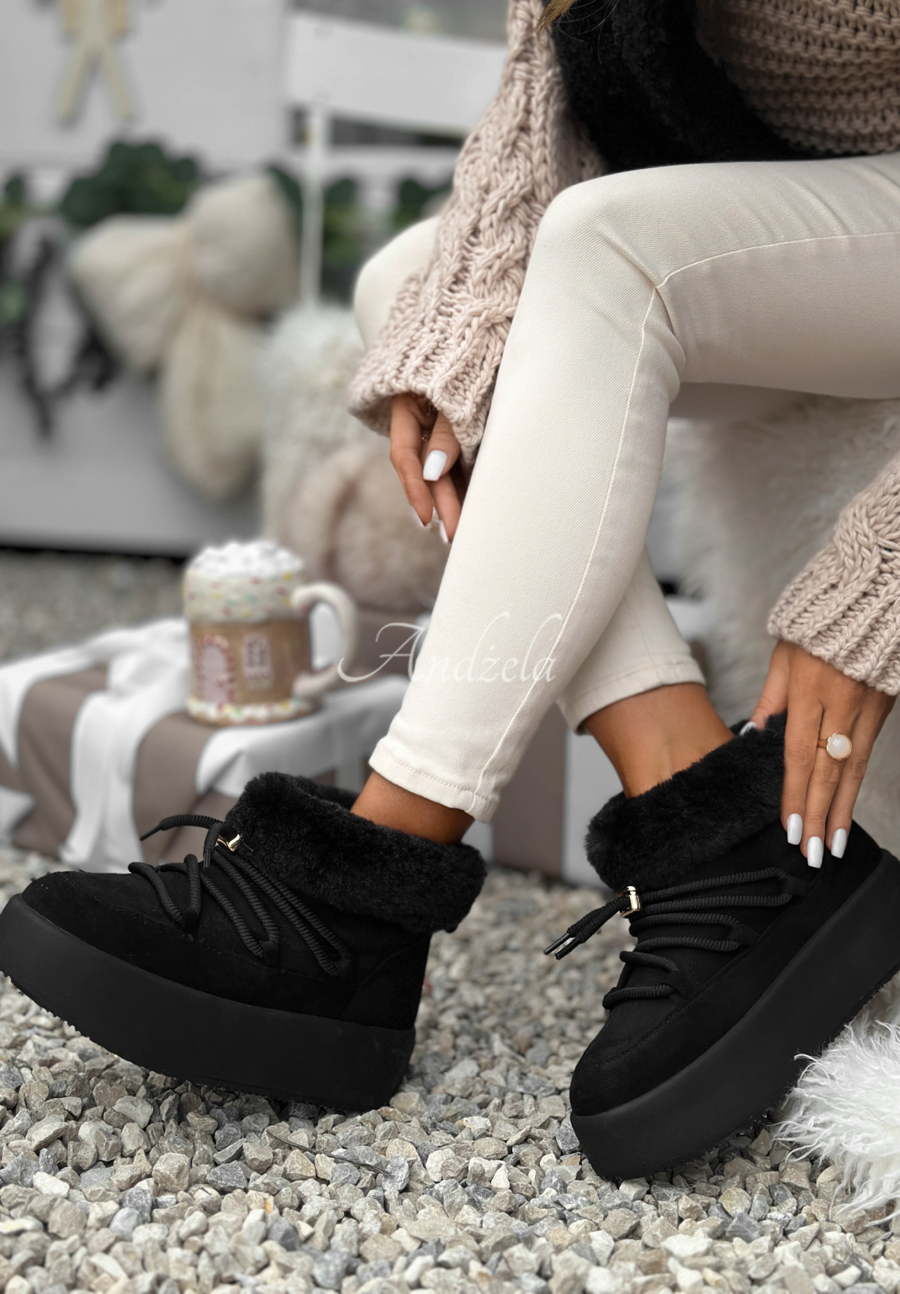 Krátke semišové snehule so šnurovaním Cold As Ice čierne