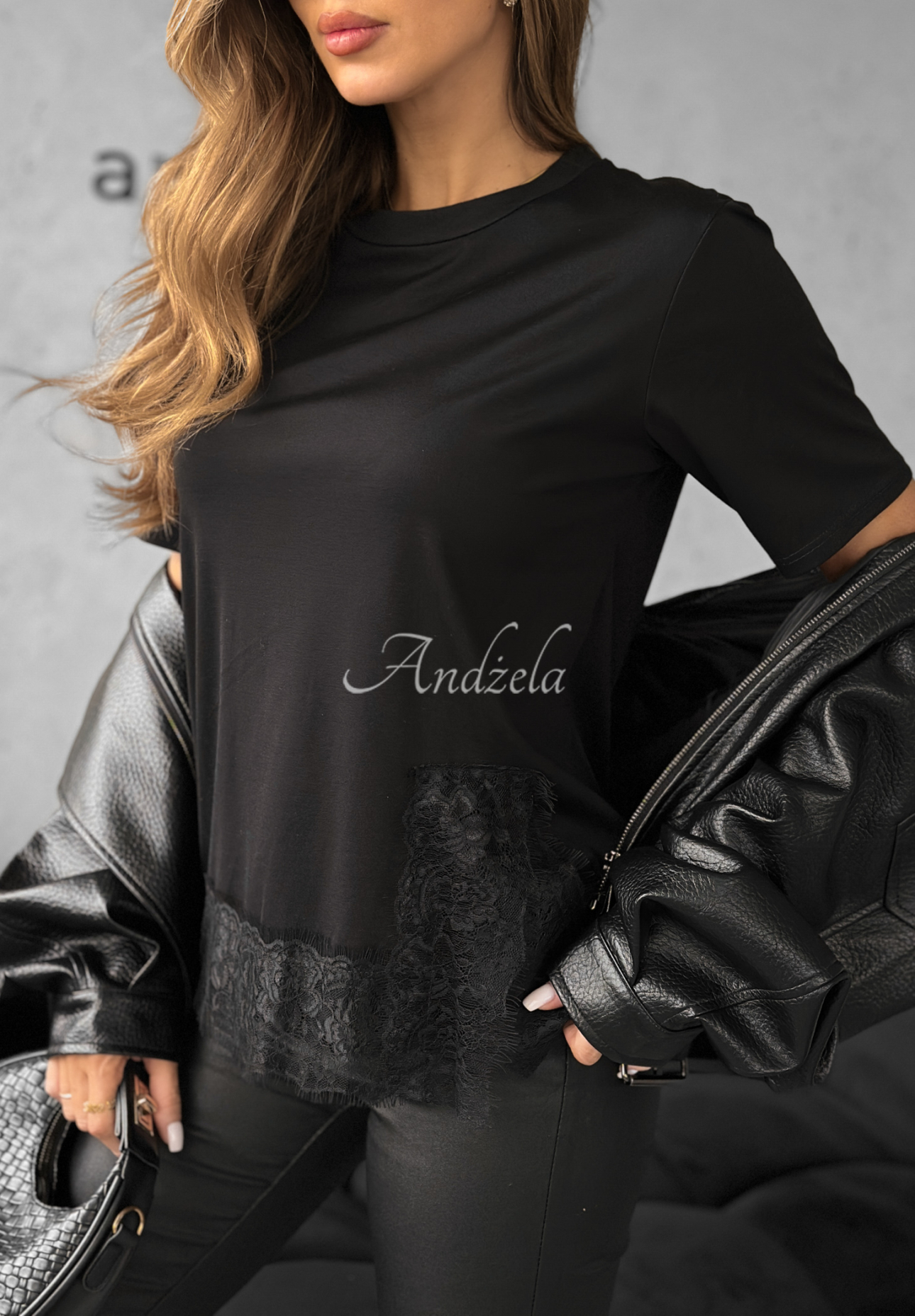 Viskózové tričko s čipkou Daily Lace čierne