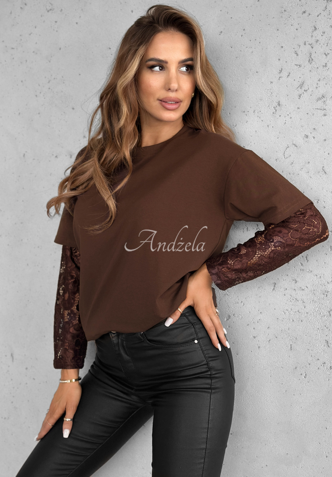 Tričko s čipkovanými rukávmi The Only Thing čokoládová