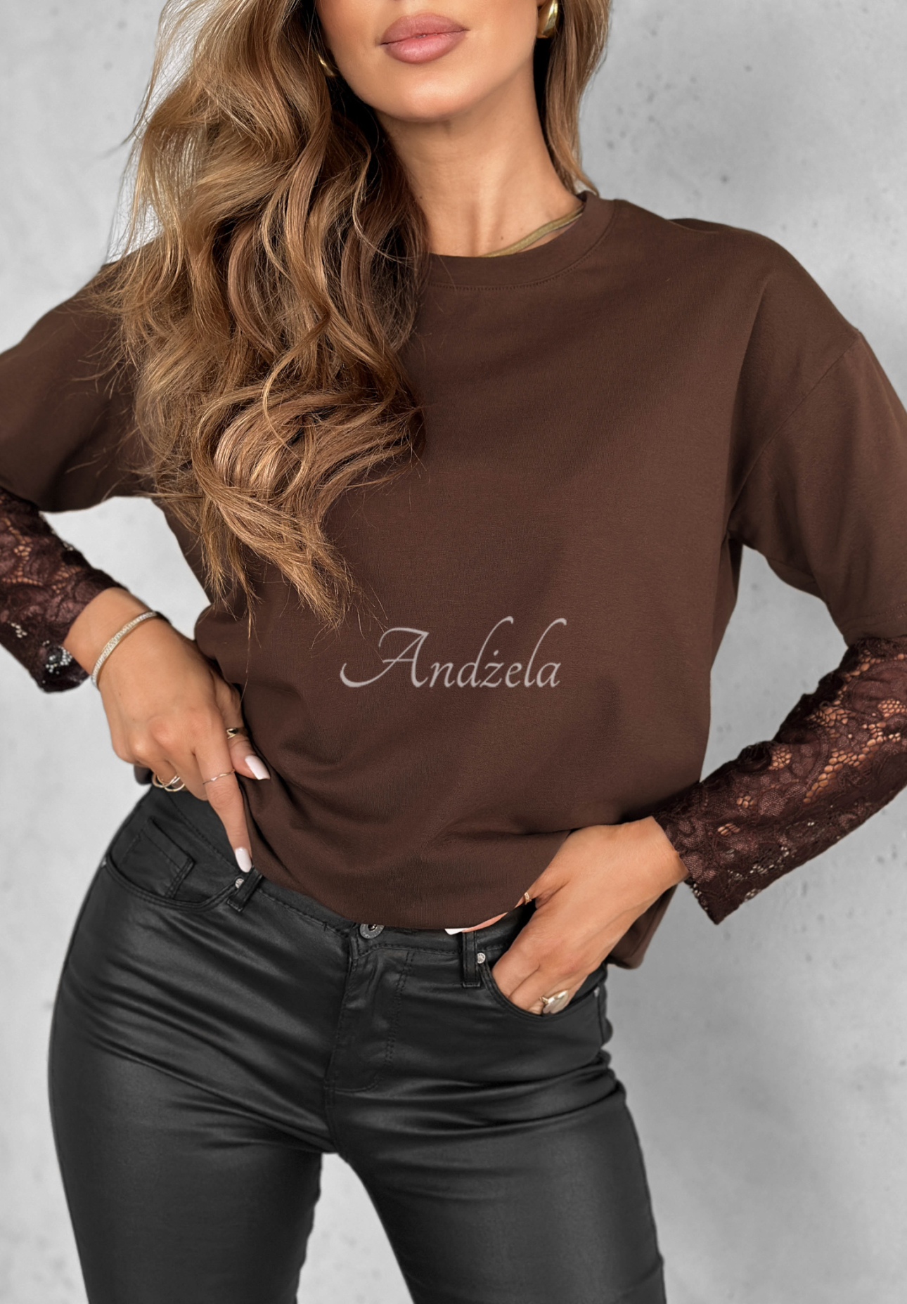 Tričko s čipkovanými rukávmi The Only Thing čokoládová