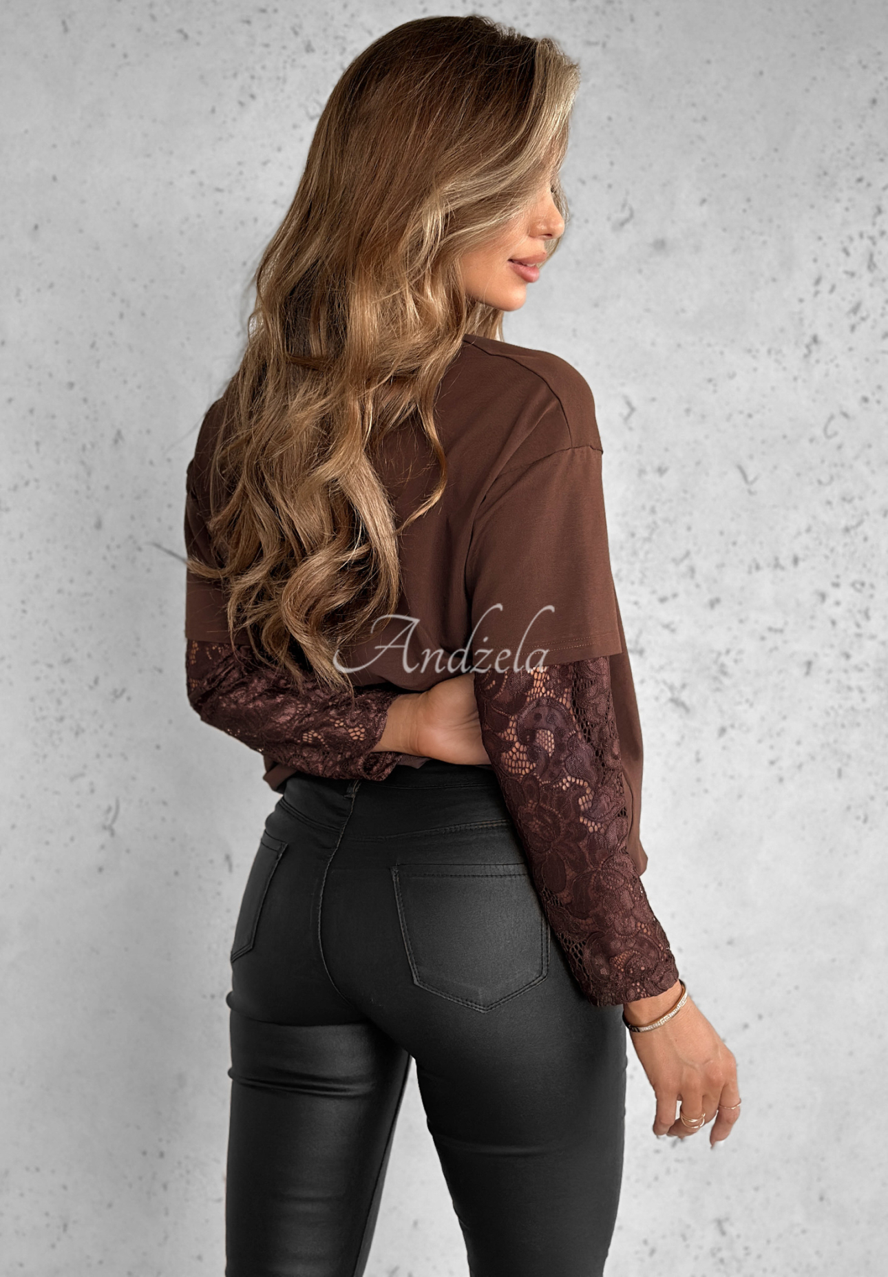 Tričko s čipkovanými rukávmi The Only Thing čokoládová