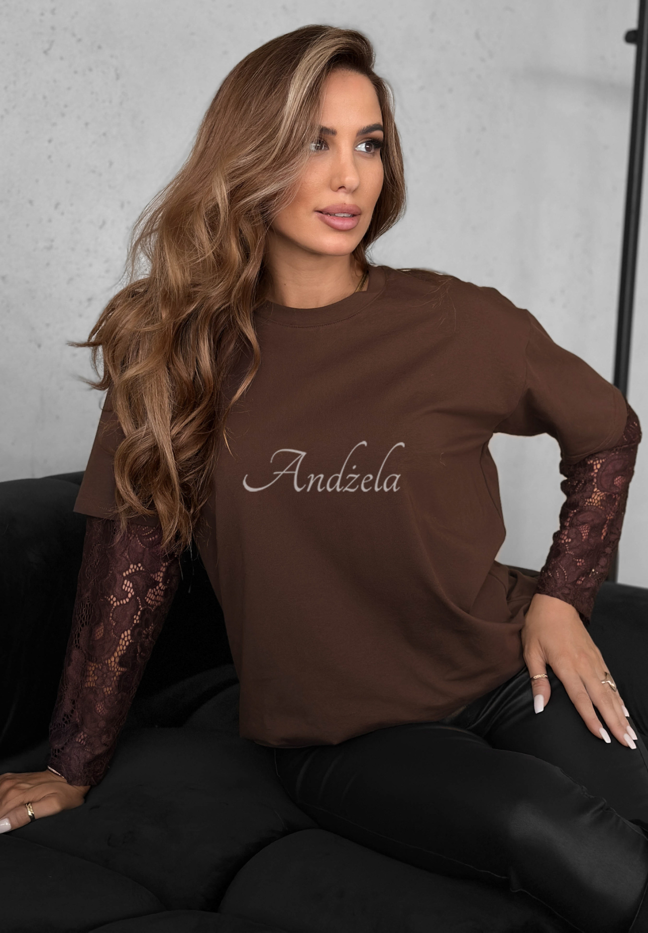 Tričko s čipkovanými rukávmi The Only Thing čokoládová