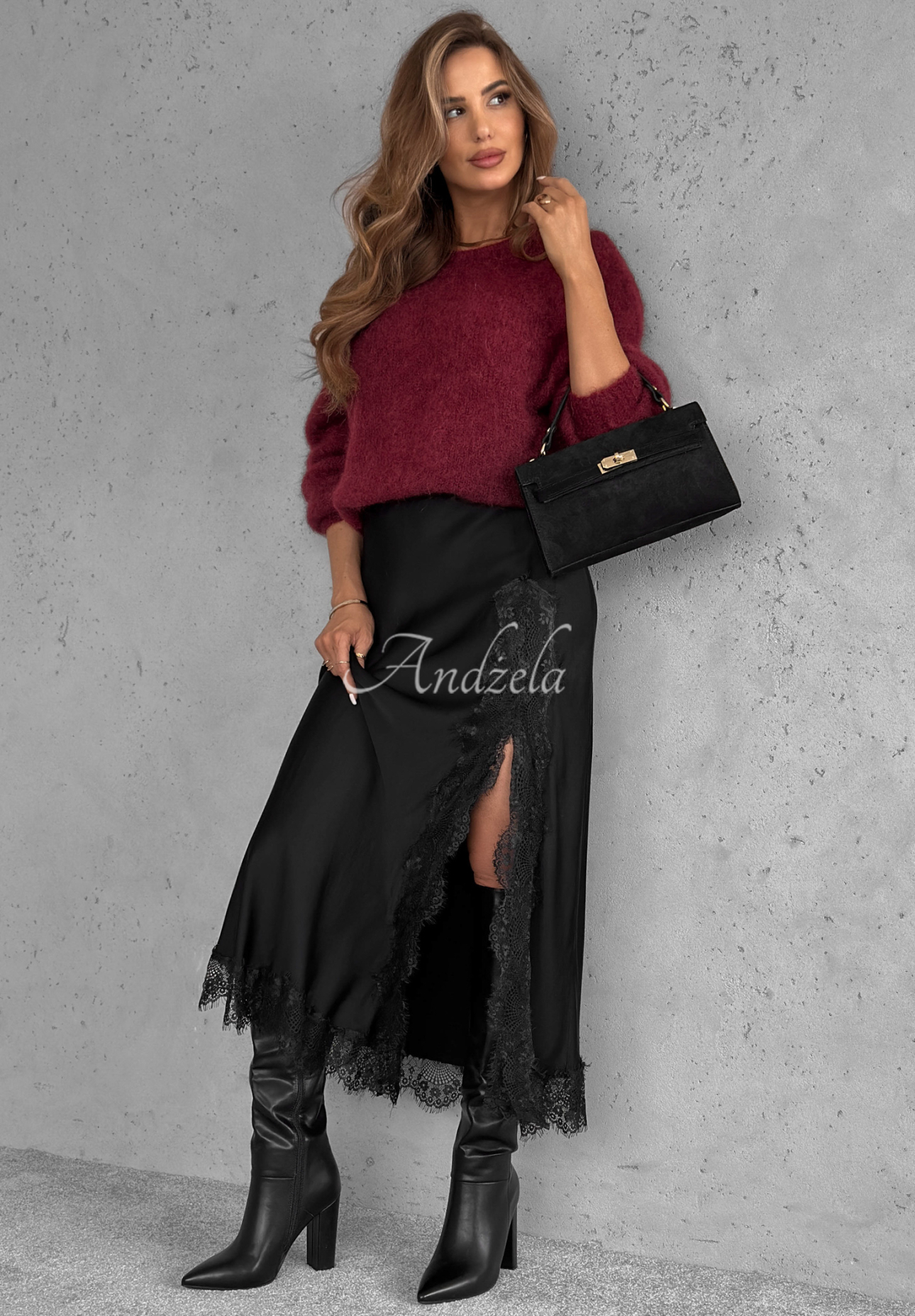 Viskózová saténová midi sukňa s čipkou Hot Topic čierna