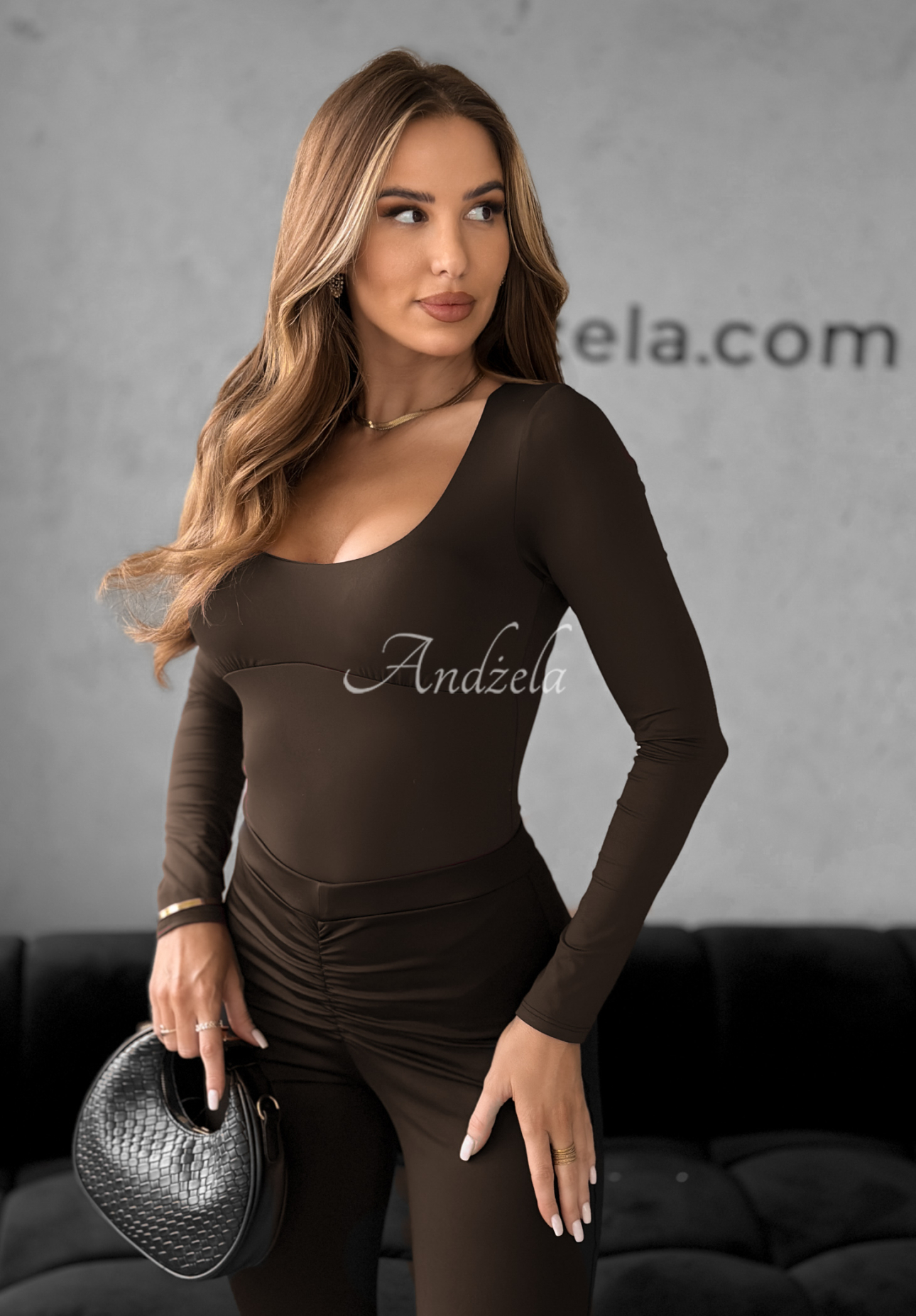 Body s výstrihom Come Over čokoládové