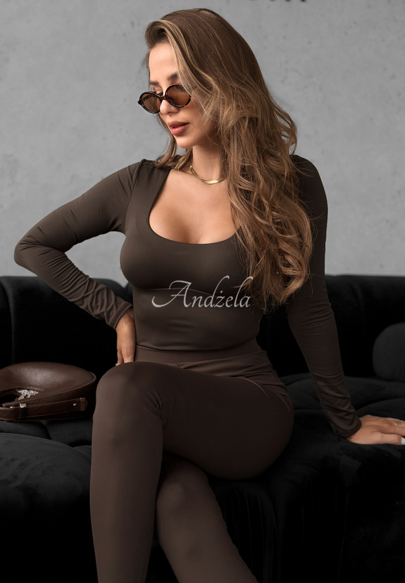 Body s výstrihom Come Over čokoládové