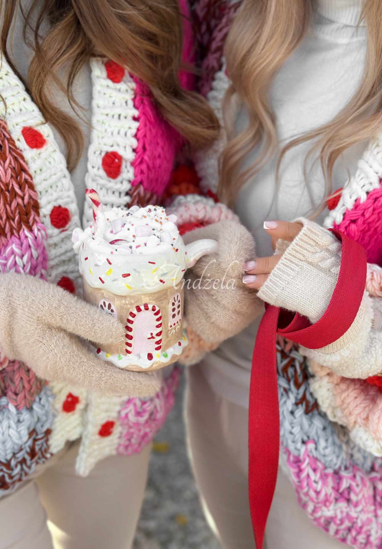 Krátky ozdobne pletený kardigán Cup Of Hot ružovo-béžový