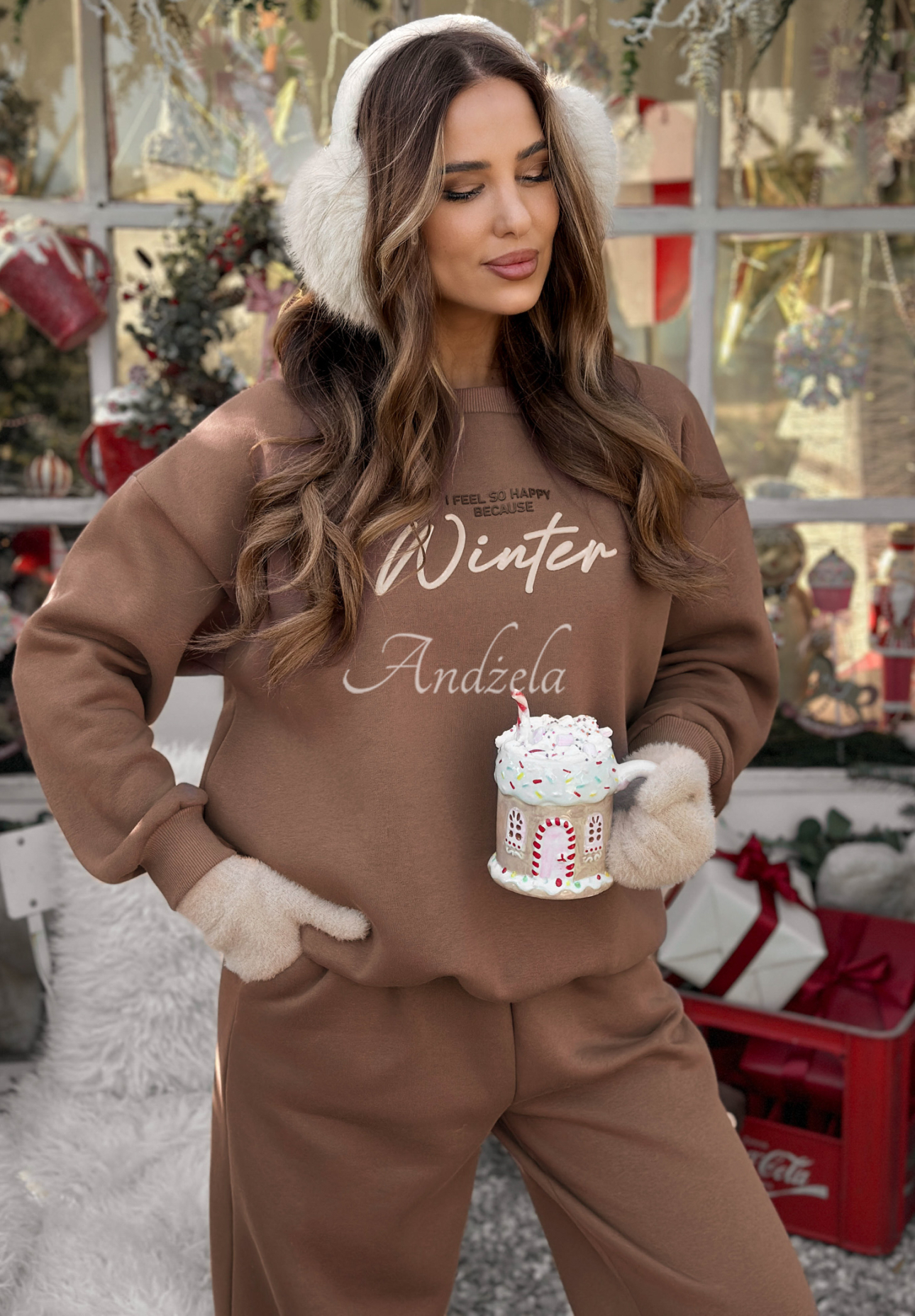 Zateplená tepláková súprava mikina a nohavice So Happy Because Winter čokoládový