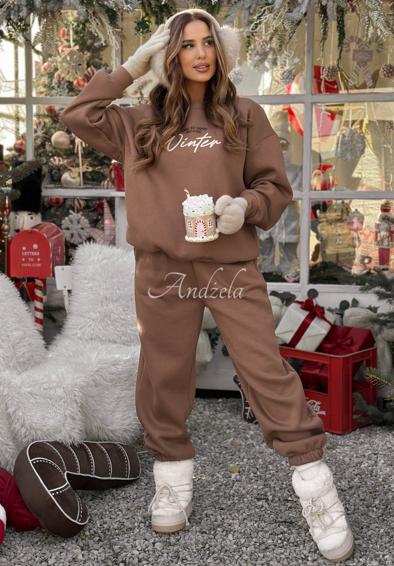 Tepláková súprava mikina a nohavice So Happy Because Winter čokoládový