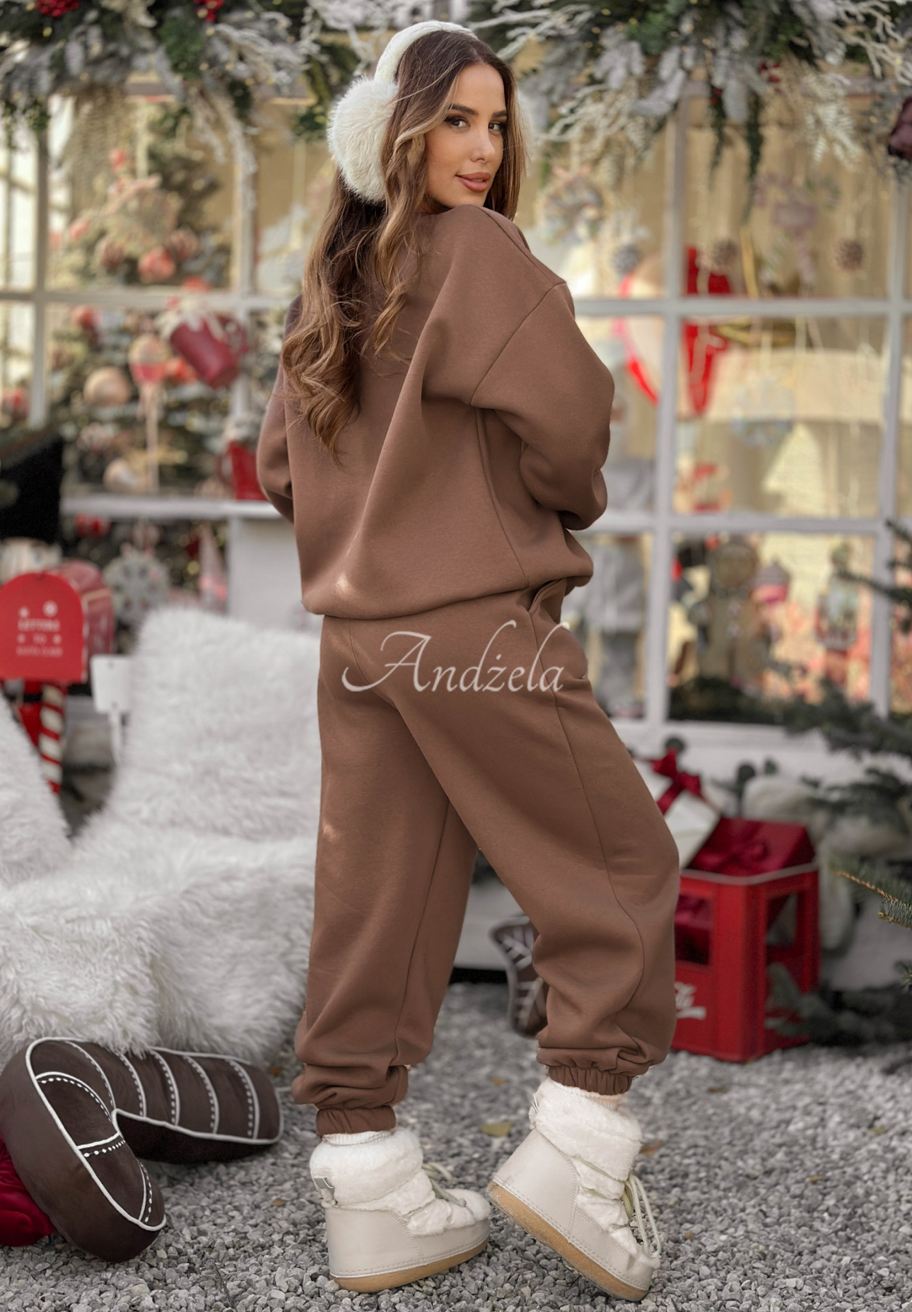 Zateplená tepláková súprava mikina a nohavice So Happy Because Winter čokoládový