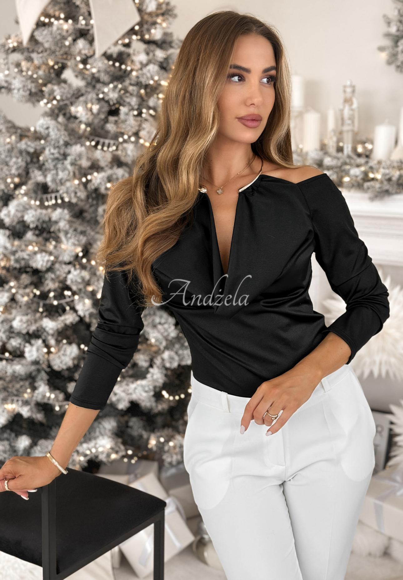 Elegantná blúzka s límcom Lights On Me čierna