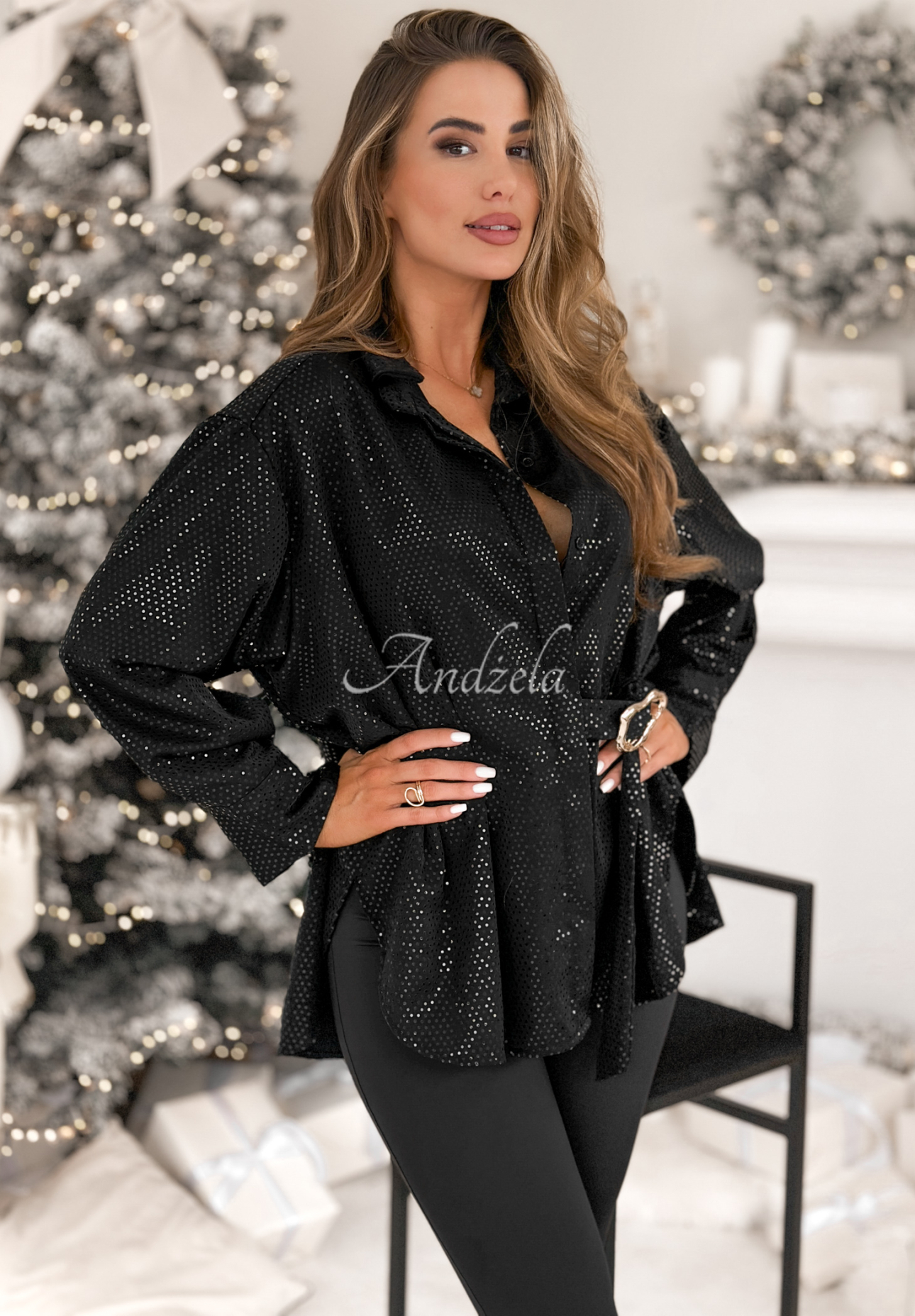 Lesklá košeľa s ozdobnou aplikáciou Still Wondering čierna