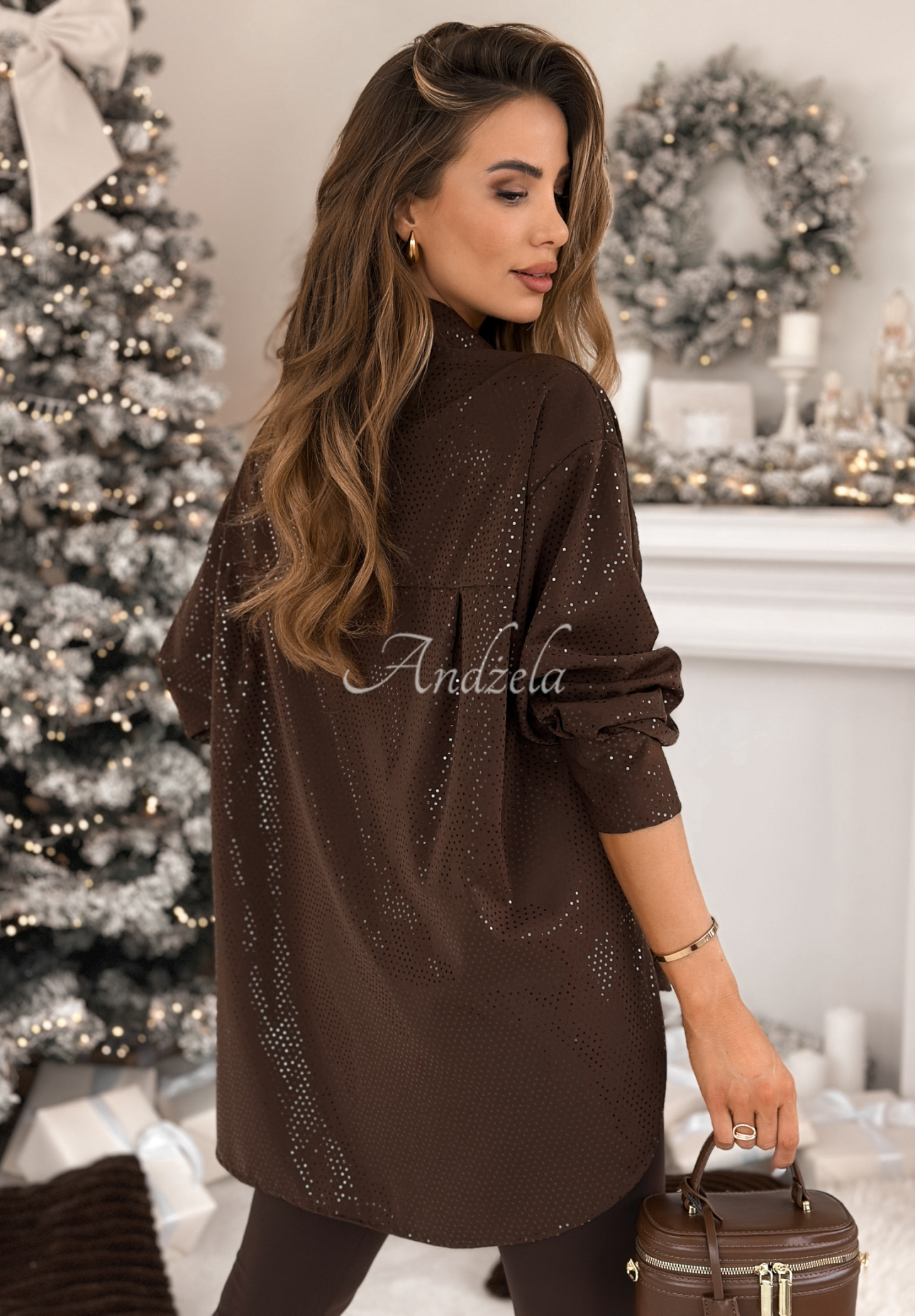 Lesklá košeľa s ozdobnou aplikáciou Still Wondering čokoládová