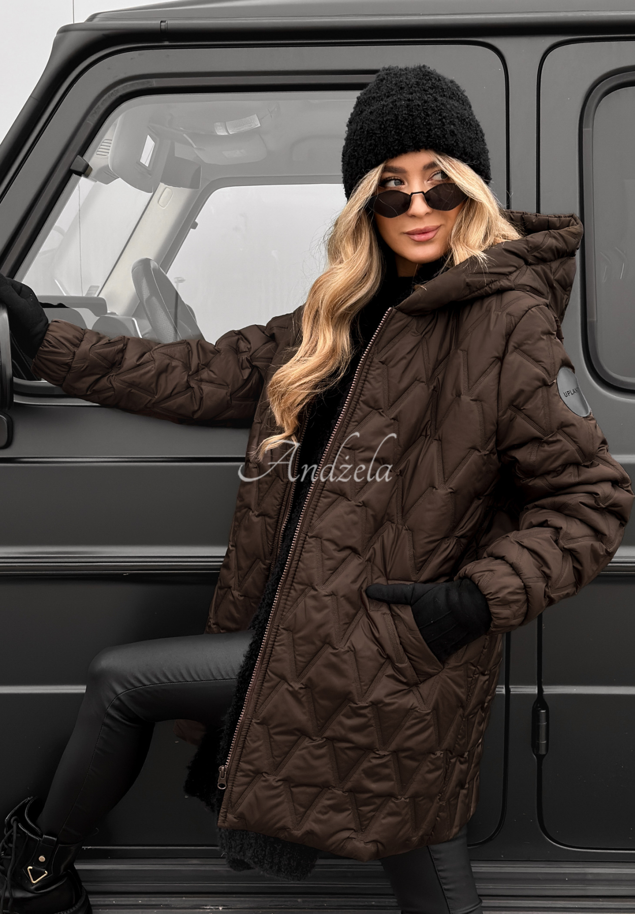 Prešívaná bunda s kapucňou Chilly Nights čokoládová