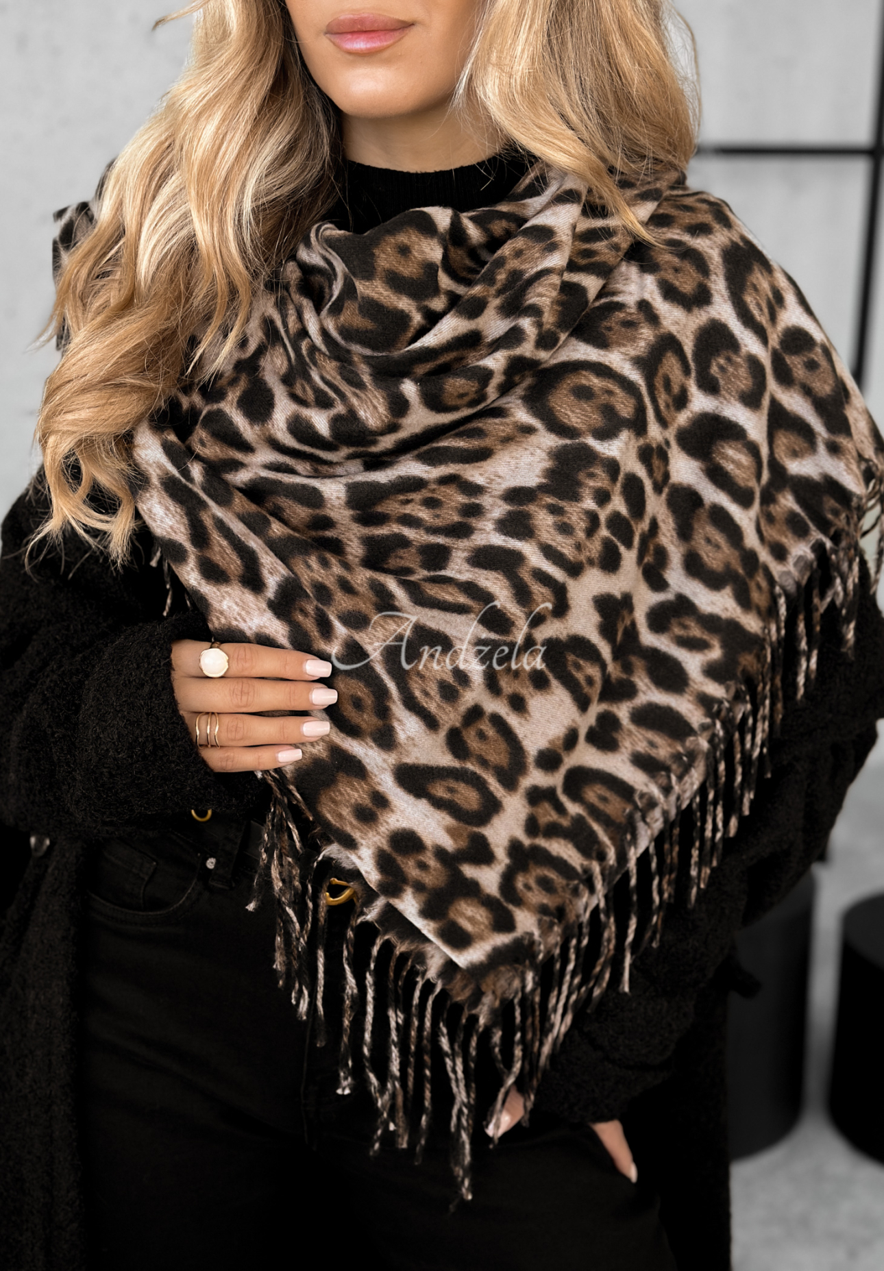 Viskózová šatka s leopardím vzorom a strapcami Wild Cold béžovo-čierna