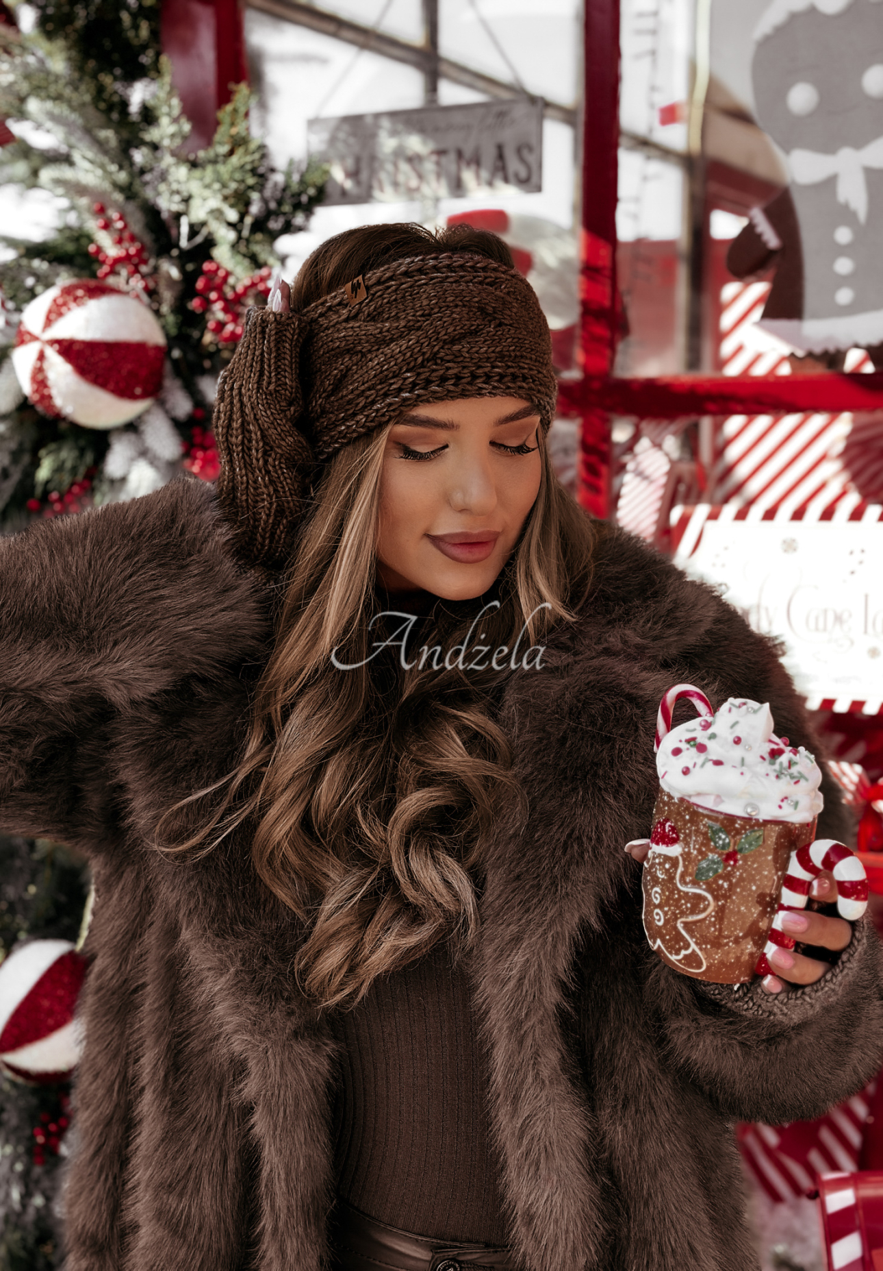 Pletená čelenka Winter Wishes tmavo čokoládove