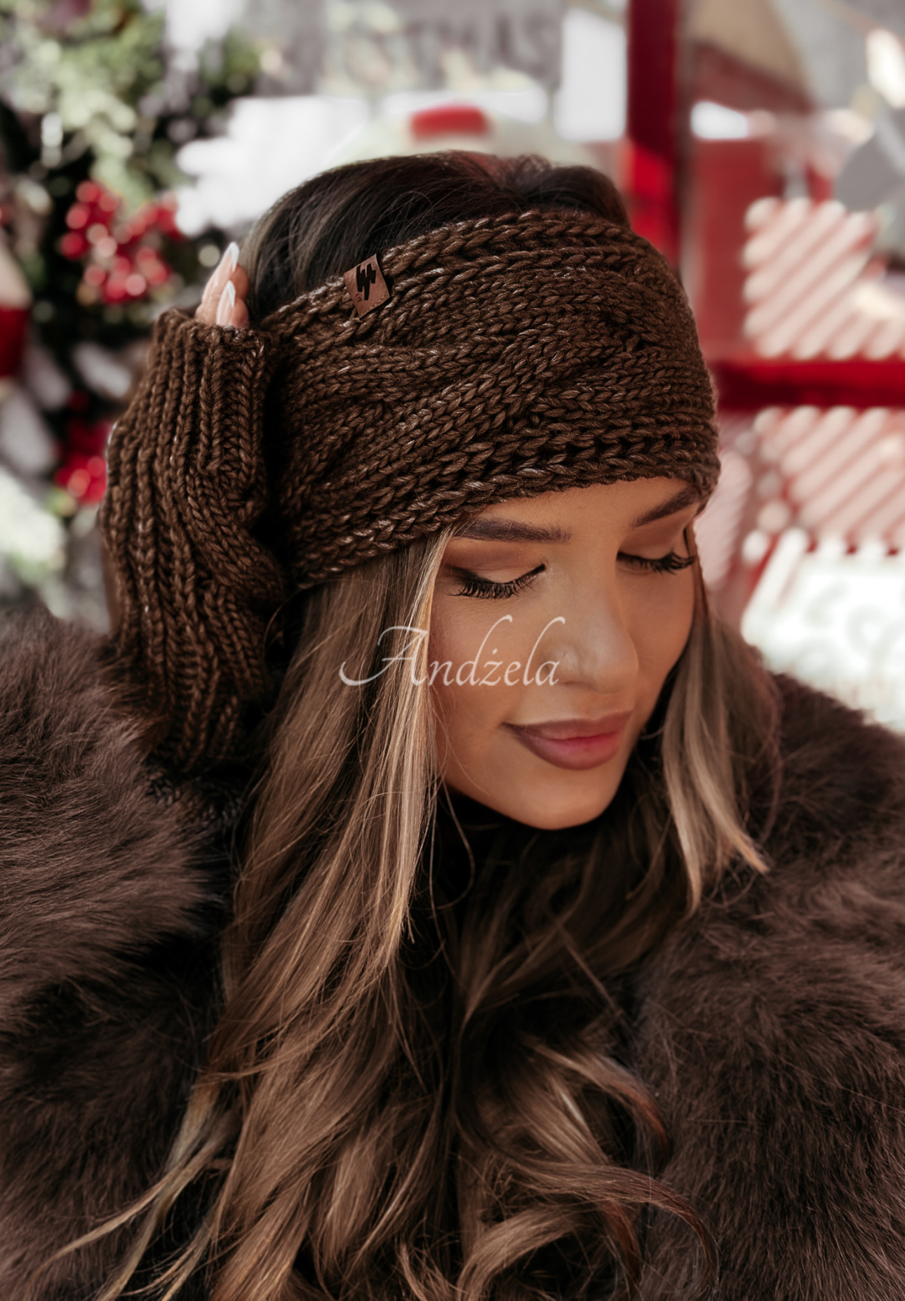 Pletená čelenka Winter Wishes tmavo čokoládove