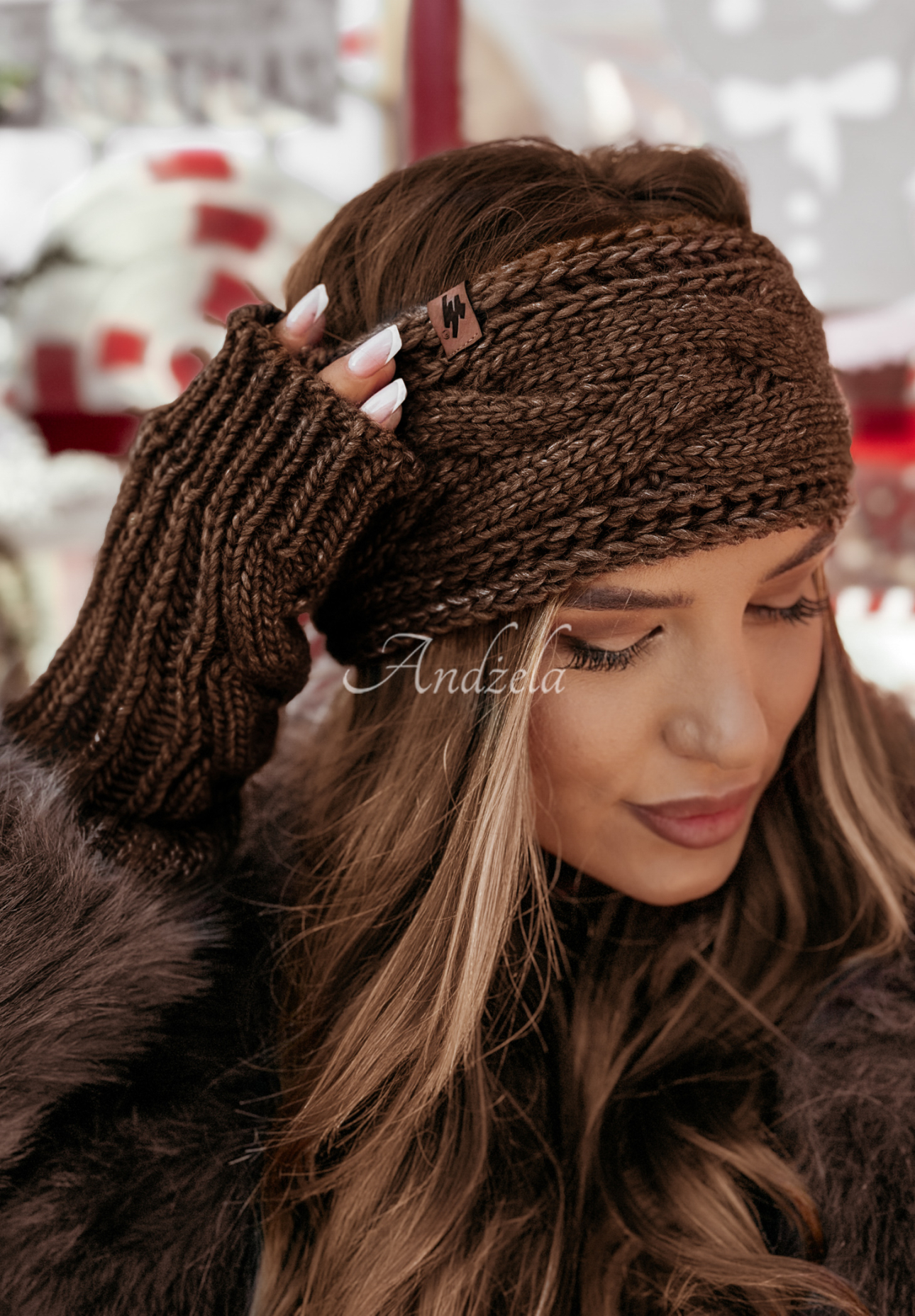 Pletená čelenka Winter Wishes tmavo čokoládove