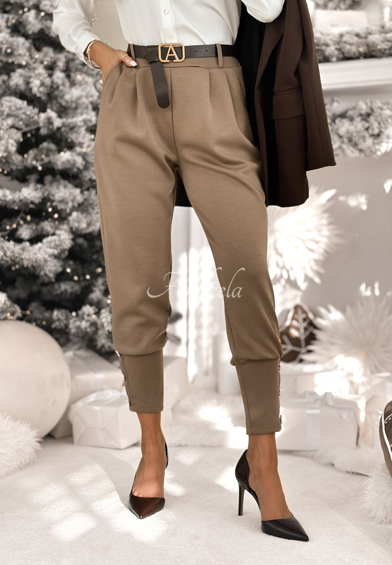 Látkové nohavice s gombíkmi Take A Peek Mokka