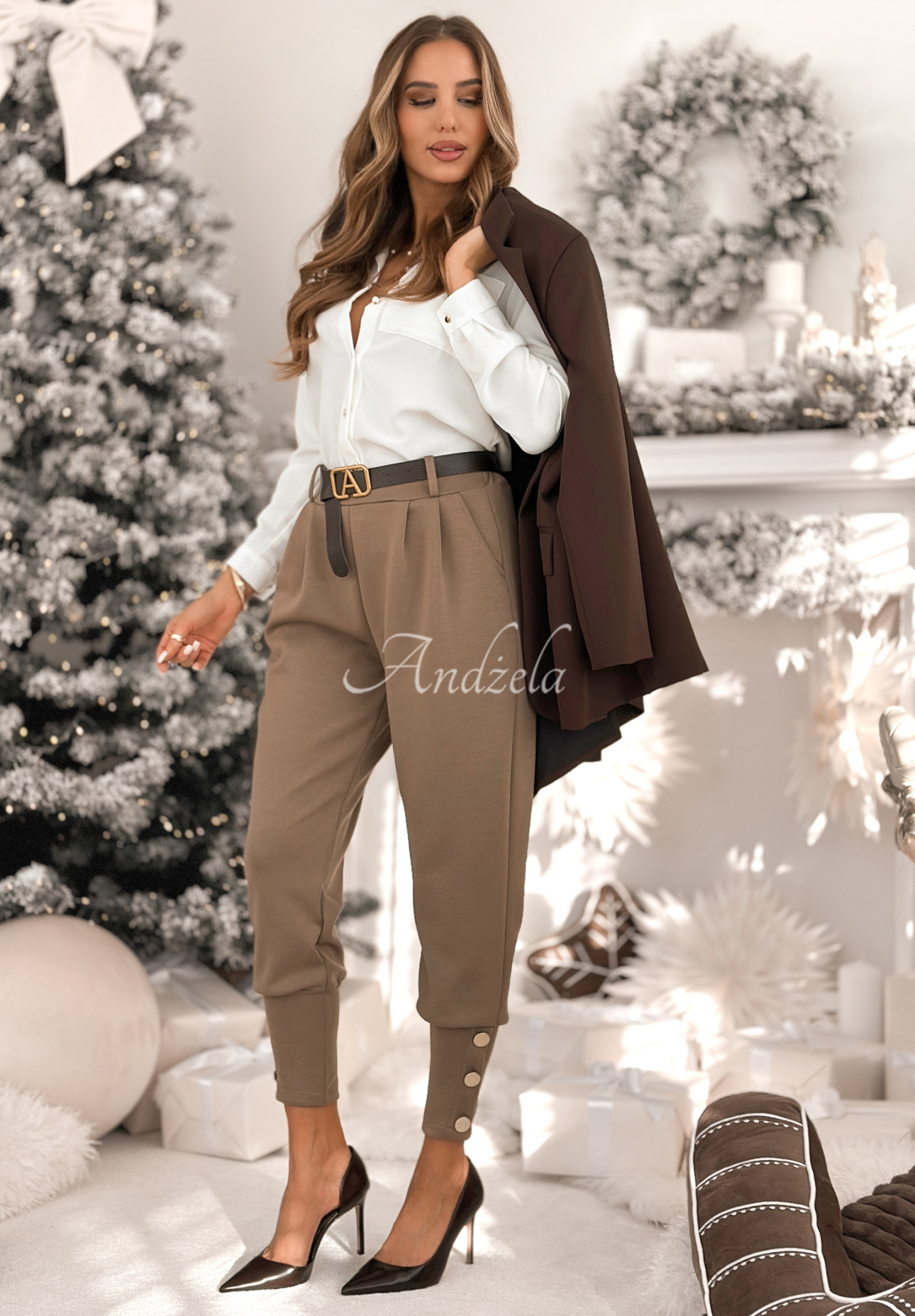 Látkové nohavice s gombíkmi Take A Peek Mokka