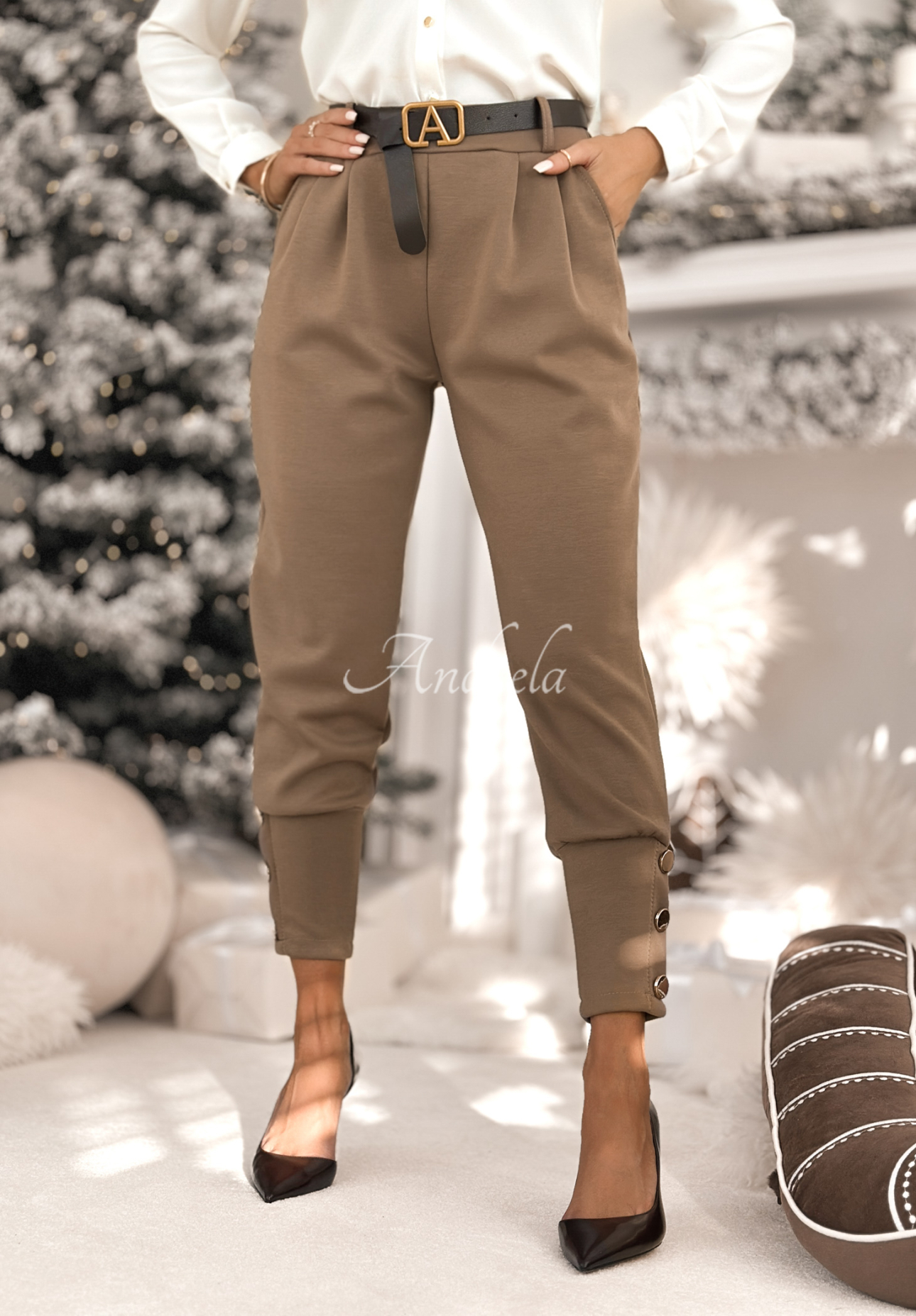 Látkové nohavice s gombíkmi Take A Peek Mokka