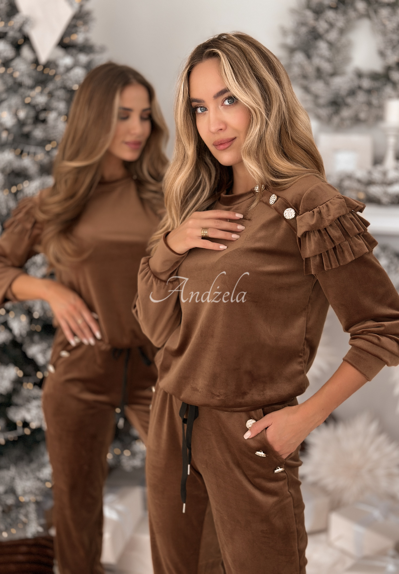 Velúrová tepláková súprava s volánikmi Just Two Of Us čokoládový