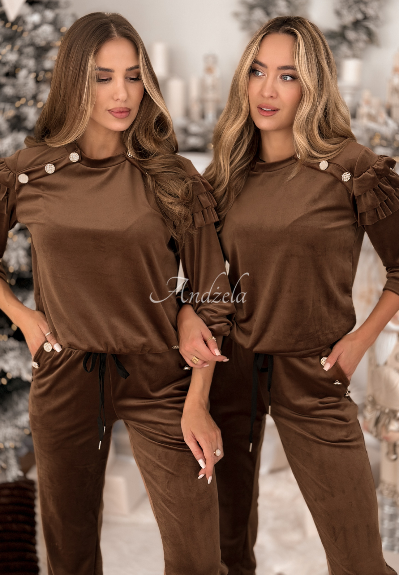 Velúrová tepláková súprava s volánikmi Just Two Of Us čokoládový