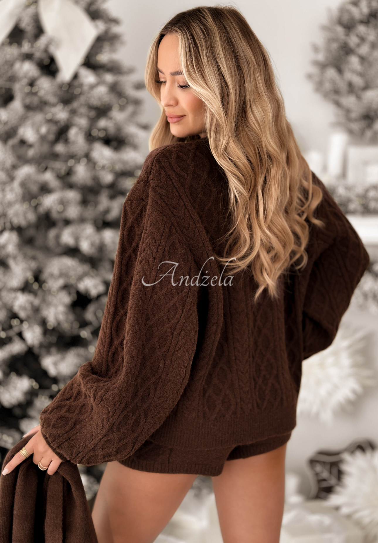 Súprava 3v1 sveter s šálom a šortky Northern Attitude čokoládový