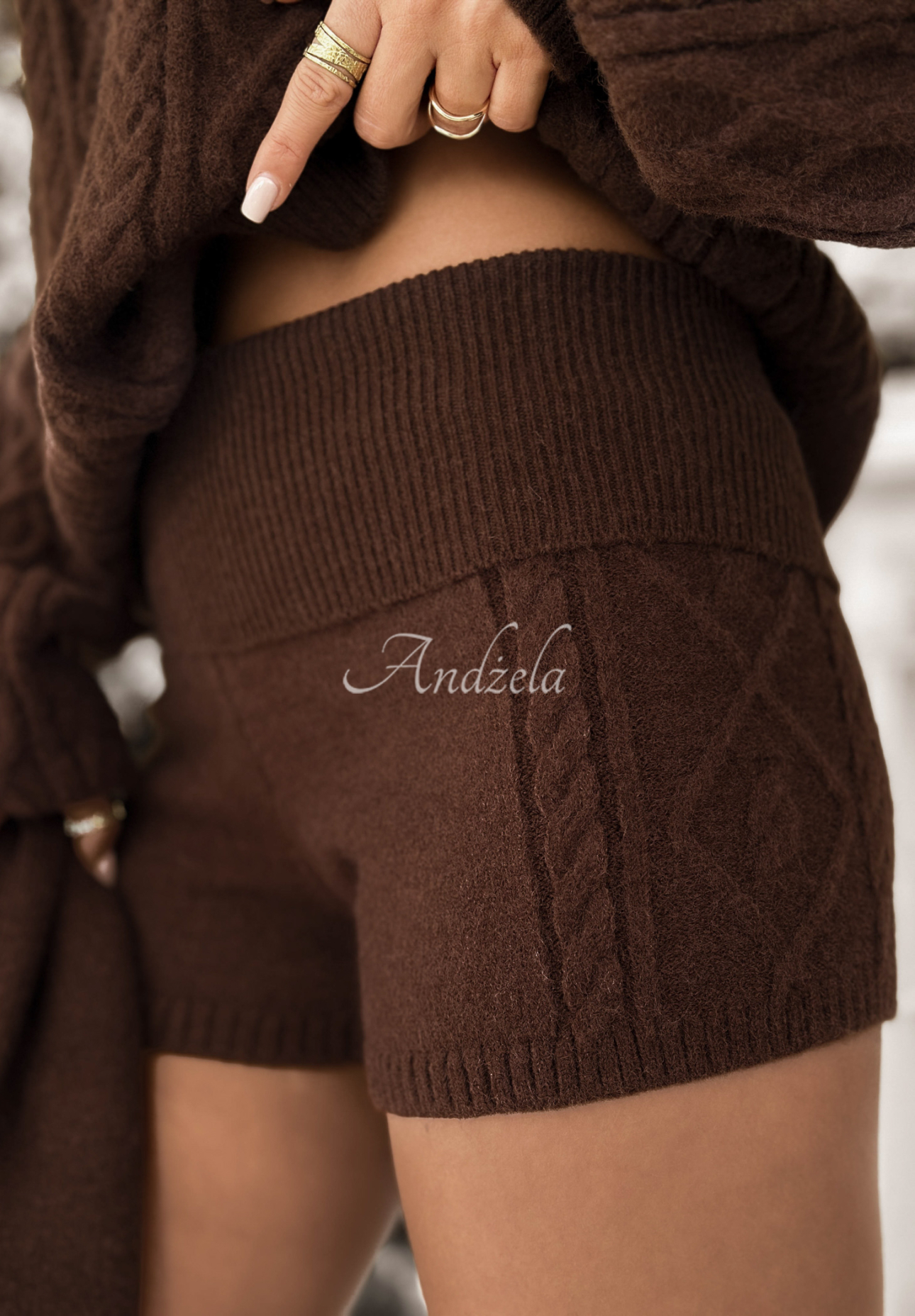 Súprava 3v1 sveter s šálom a šortky Northern Attitude čokoládový