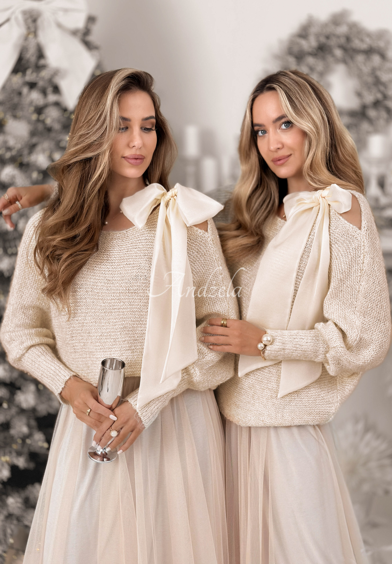 Sveter oversize s flitrami a mašľou Dreams Of Snow ecru