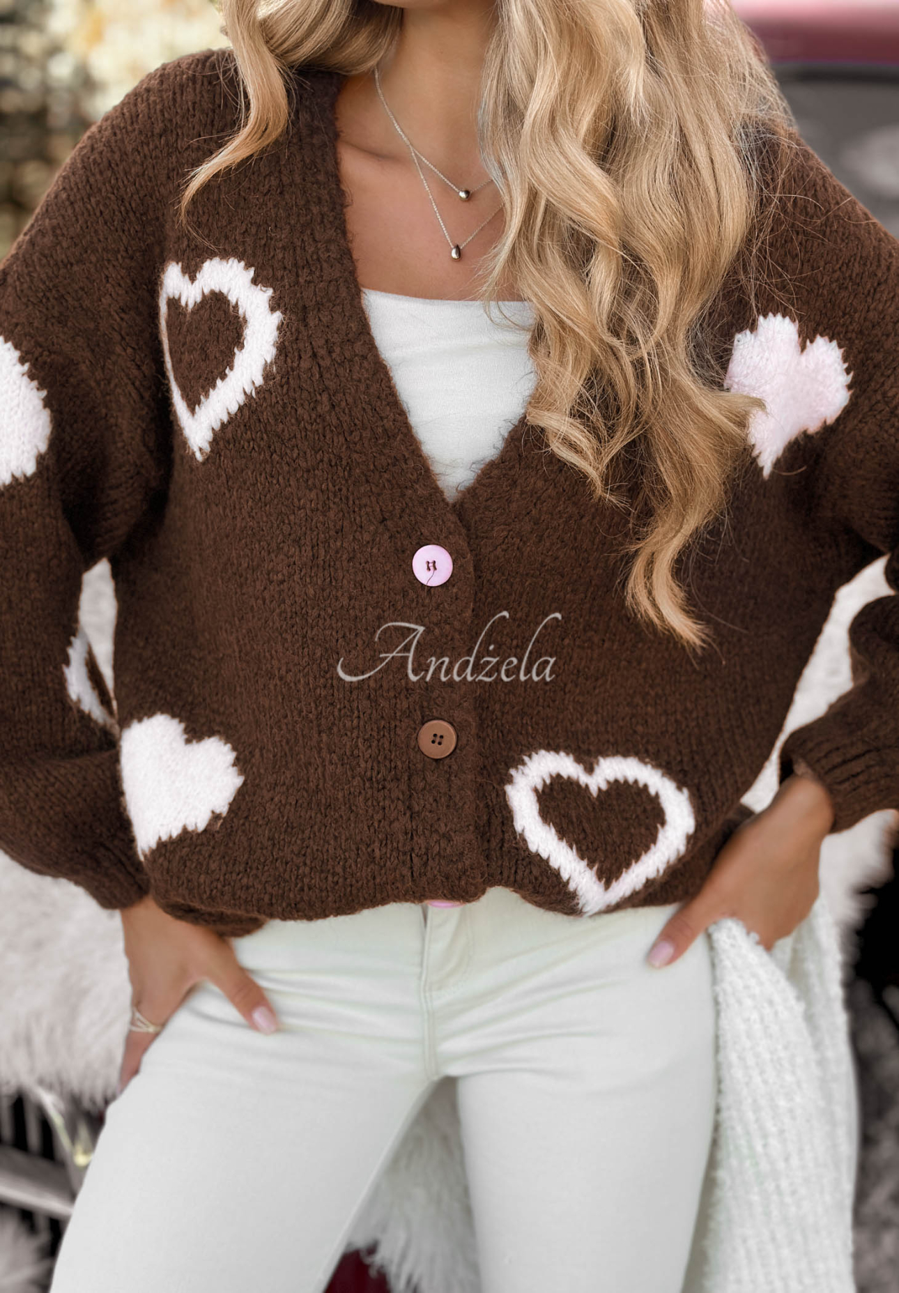 Krátky kardigan oversize so srdiečkami Second Date čokoládový