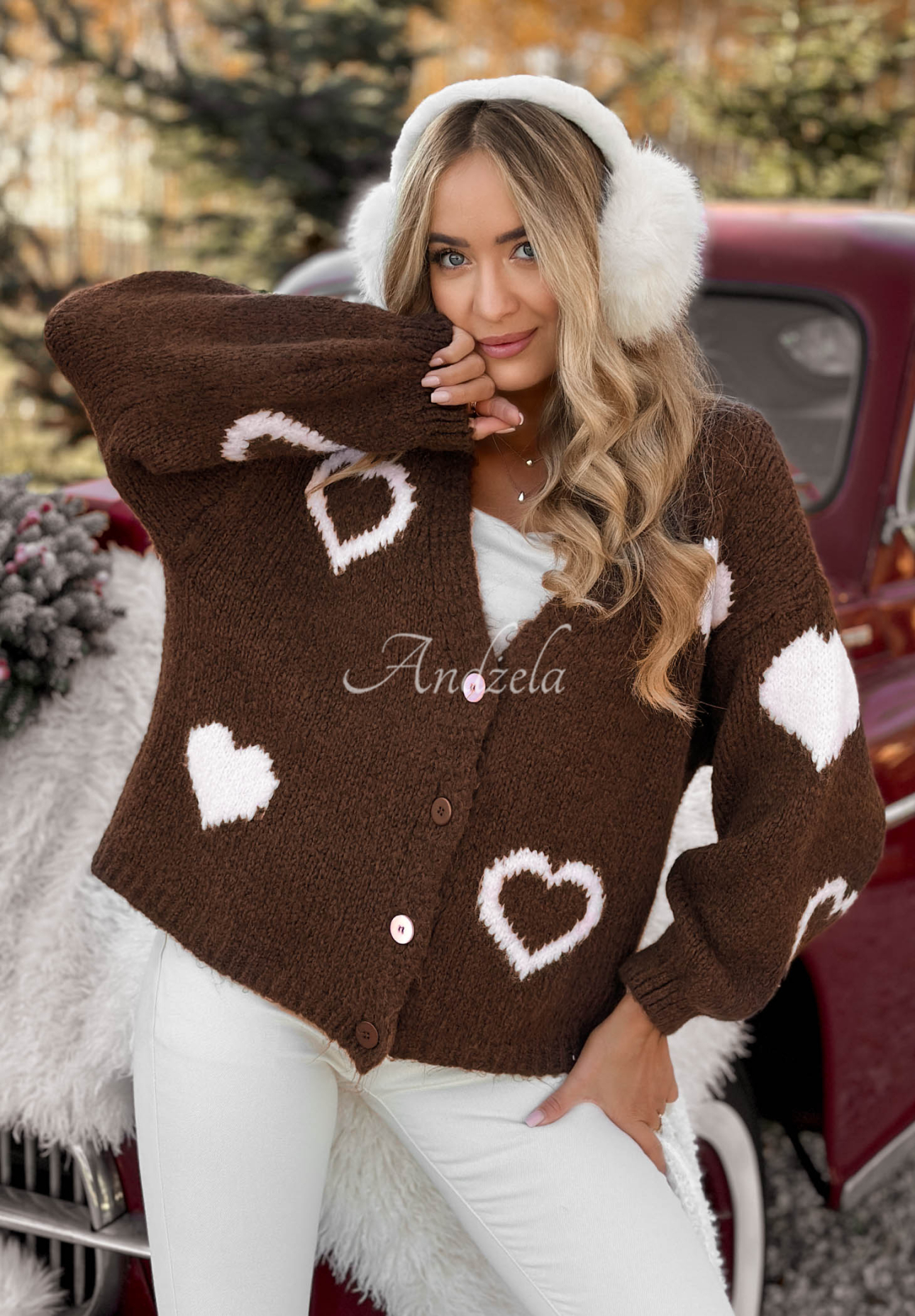 Krátky kardigan oversize so srdiečkami Second Date čokoládový