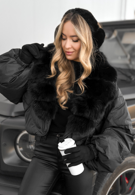 Krátka páperová bunda s kožušinou Snow Thanks čierna