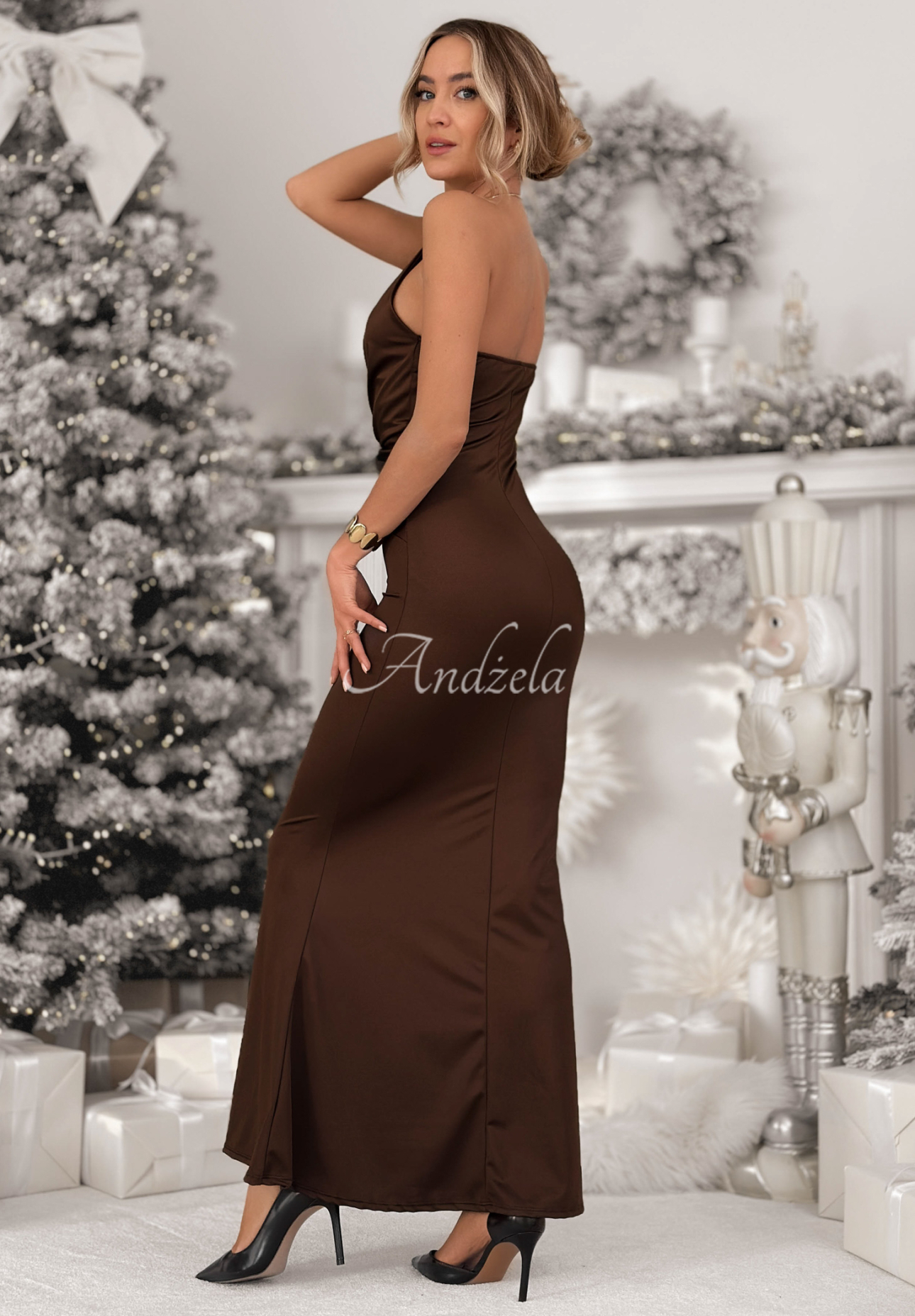 Maxi šaty s náhrdelníkom Never Felt Like This čokoládová