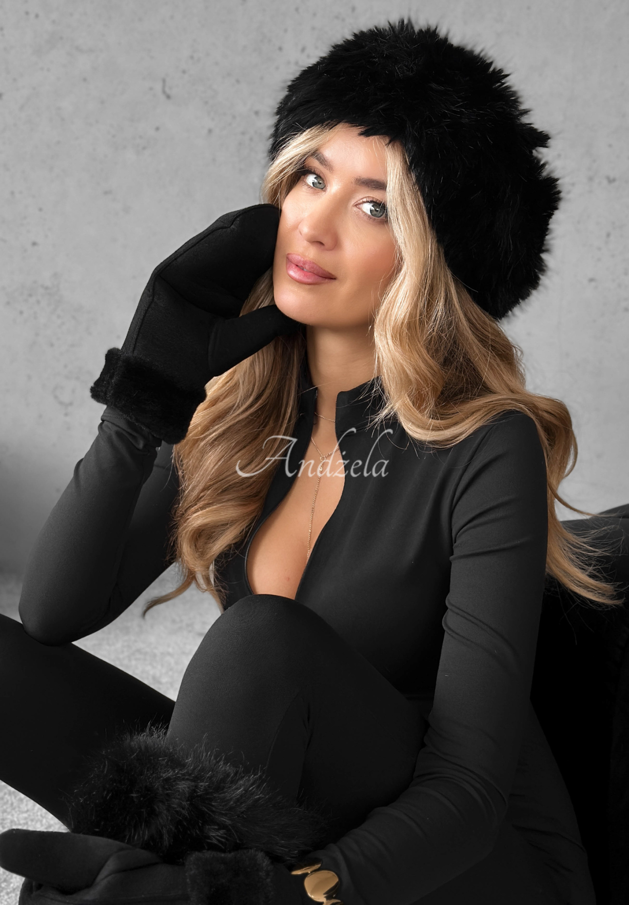 Čelenka s kožušinou Not To Allow čierna