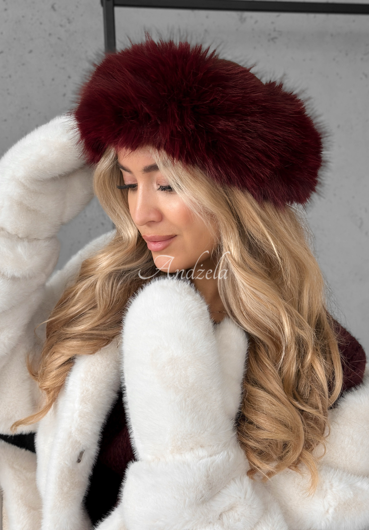 Čelenka s kožušinou Not To Allow bordová