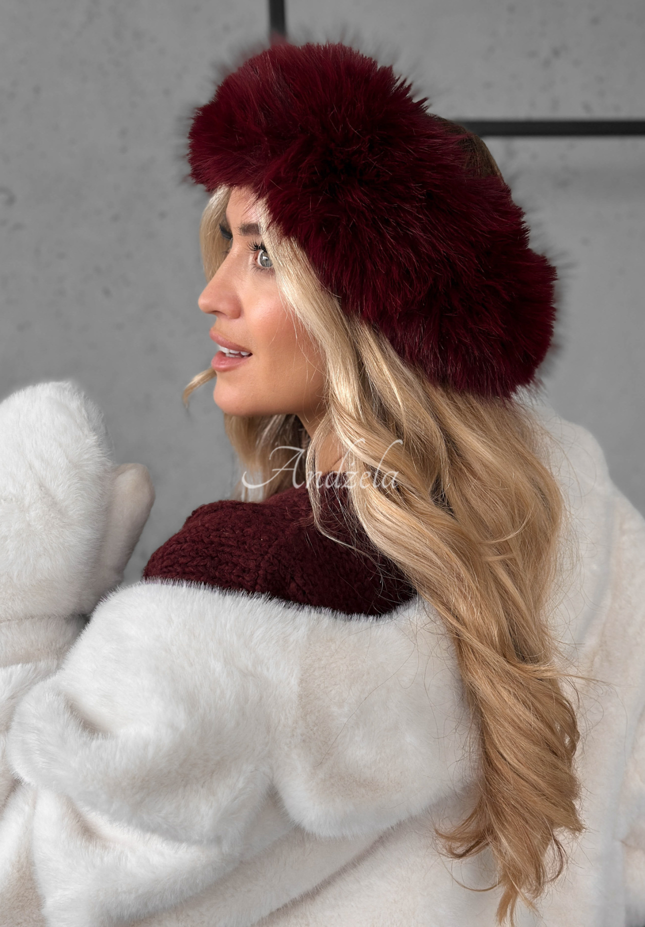 Čelenka s kožušinou Not To Allow bordová