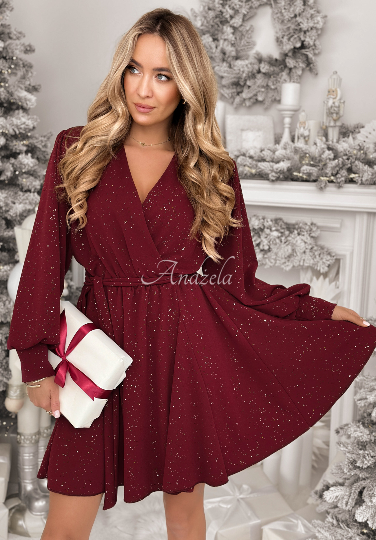 Lesklé viskózové minišaty Never Yours bordová