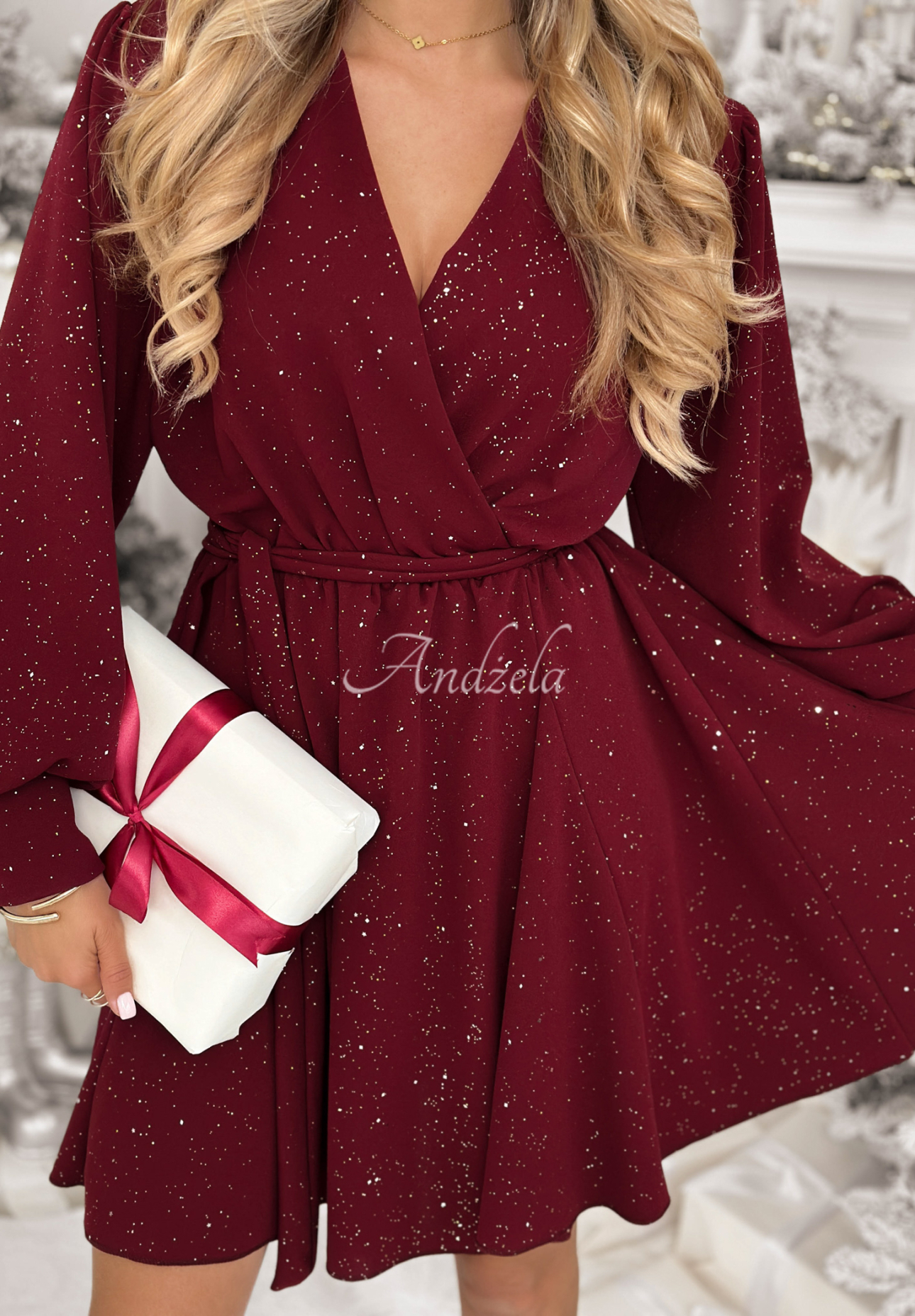 Lesklé viskózové minišaty Never Yours bordová