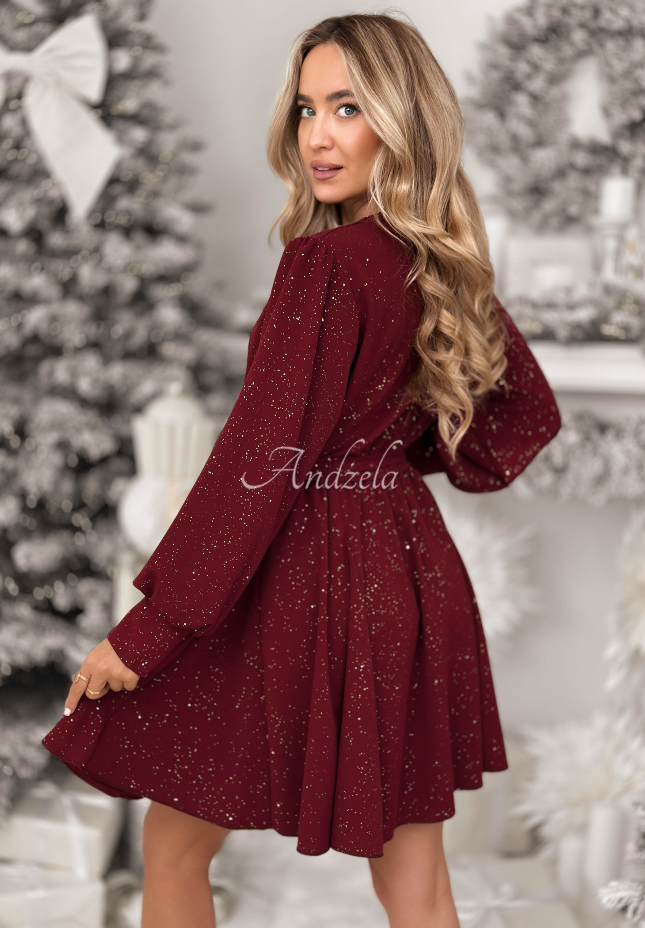 Lesklé viskózové minišaty Never Yours bordová