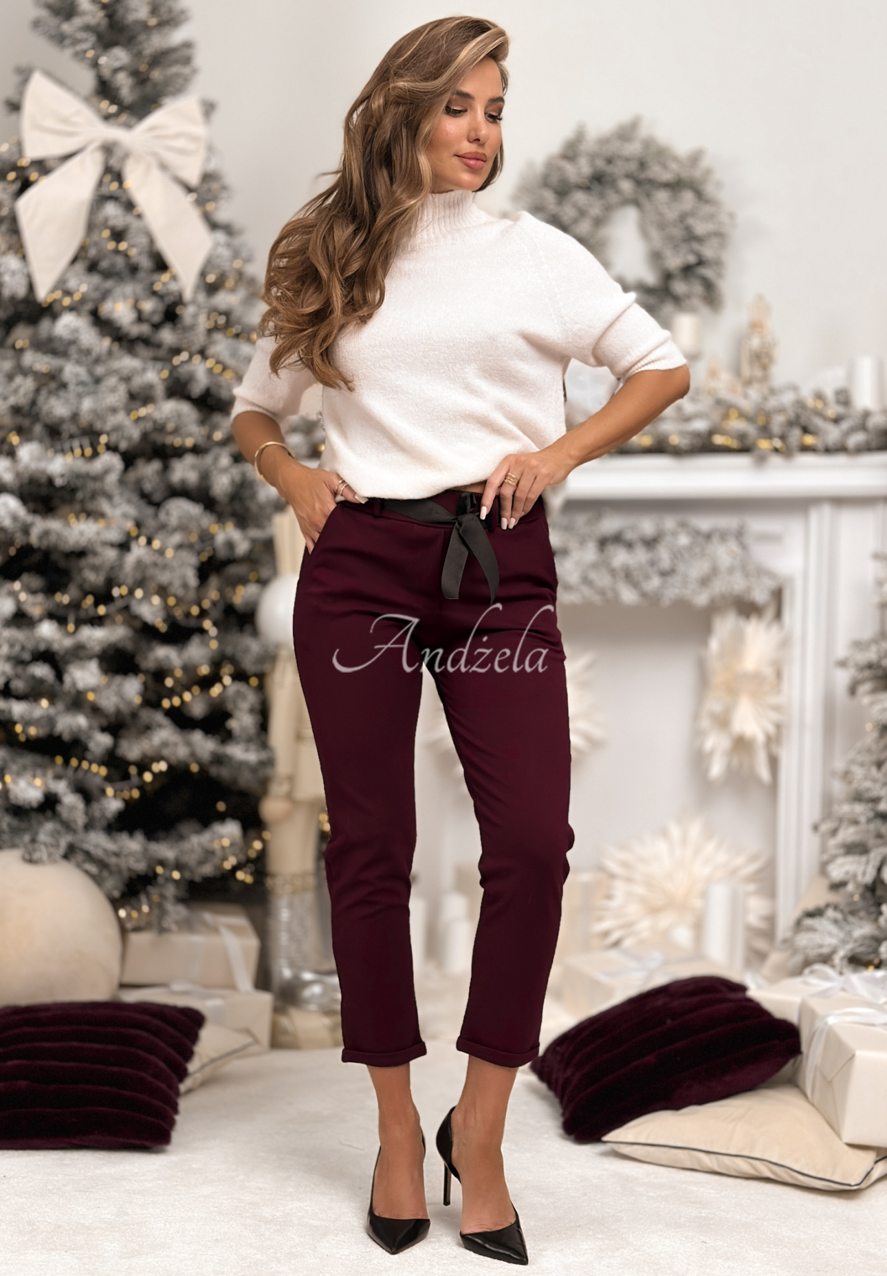 Viskózové nohavice s opaskom Alone We Can bordové