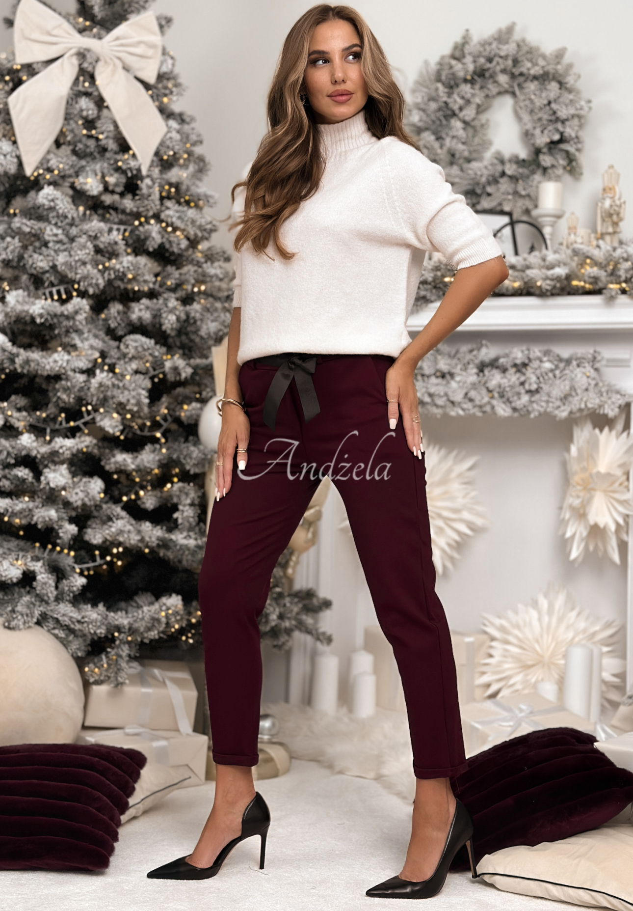 Viskózové nohavice s opaskom Alone We Can bordové