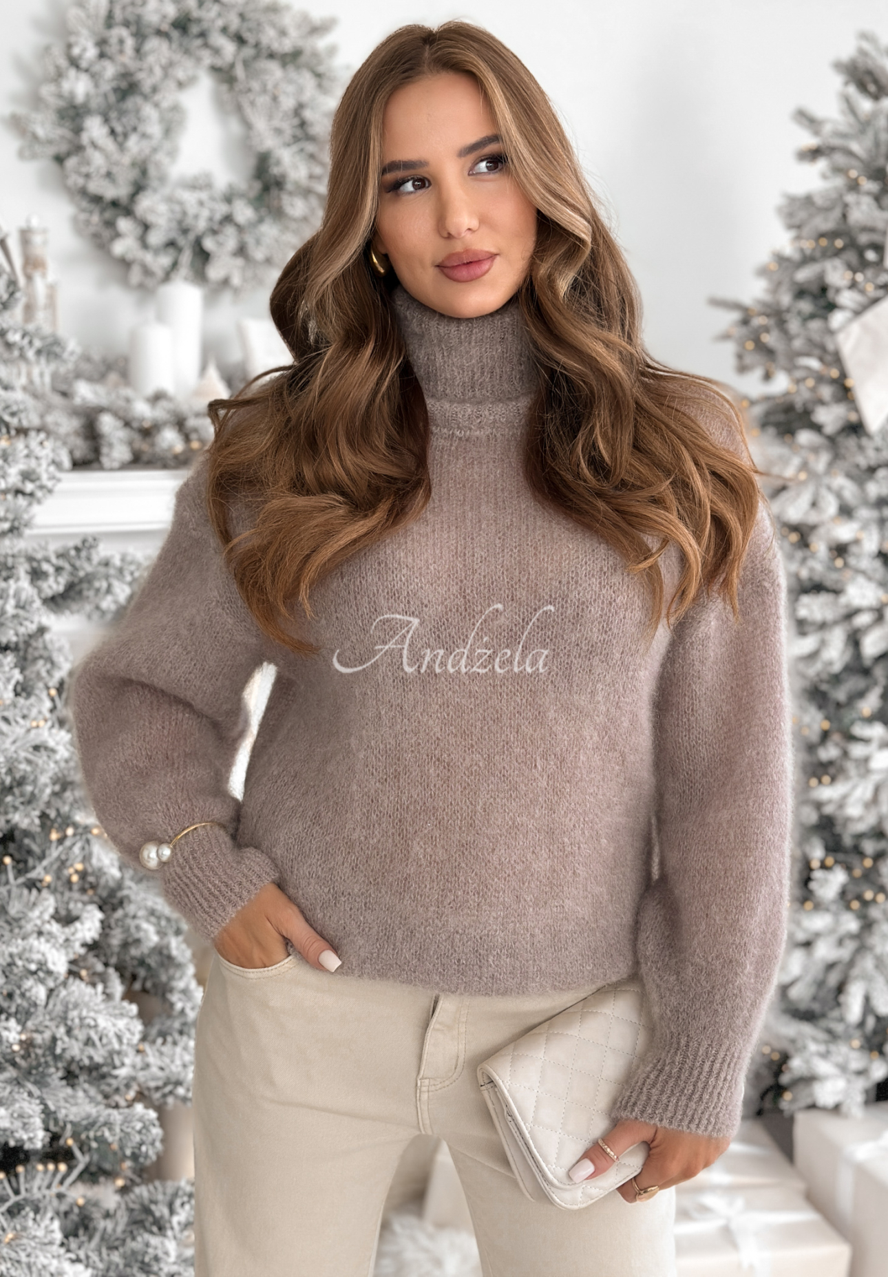 Mohérový sveter s rolákom Fireplace Stories béžový