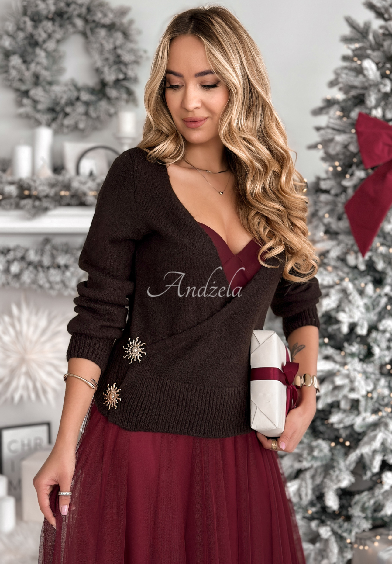 Obálkový sveter s vlnou a alpakou Winter Letters čokoládový