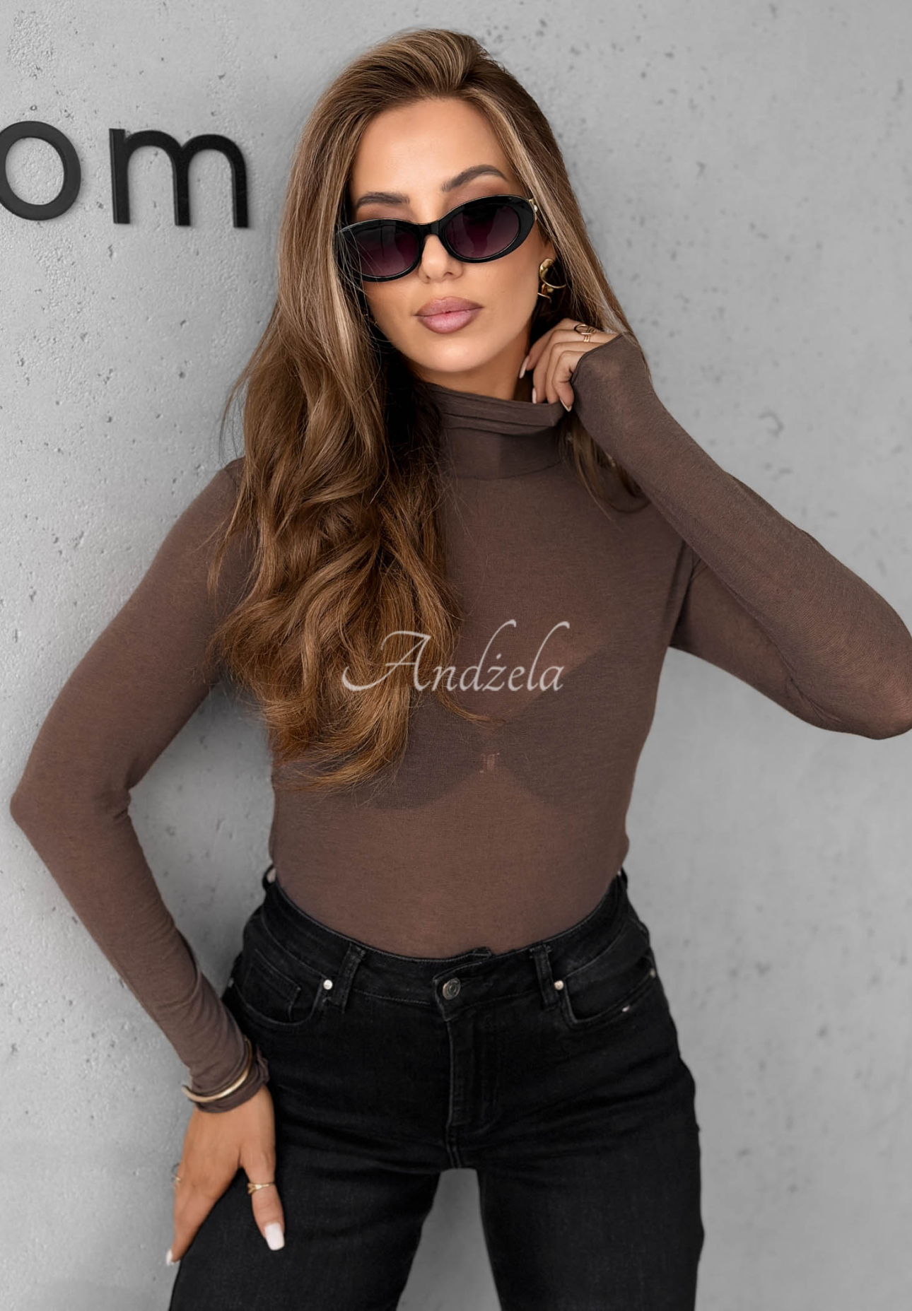 Blúzka z jemného materiálu s rolákom a kašmírom Be The One čokoládová