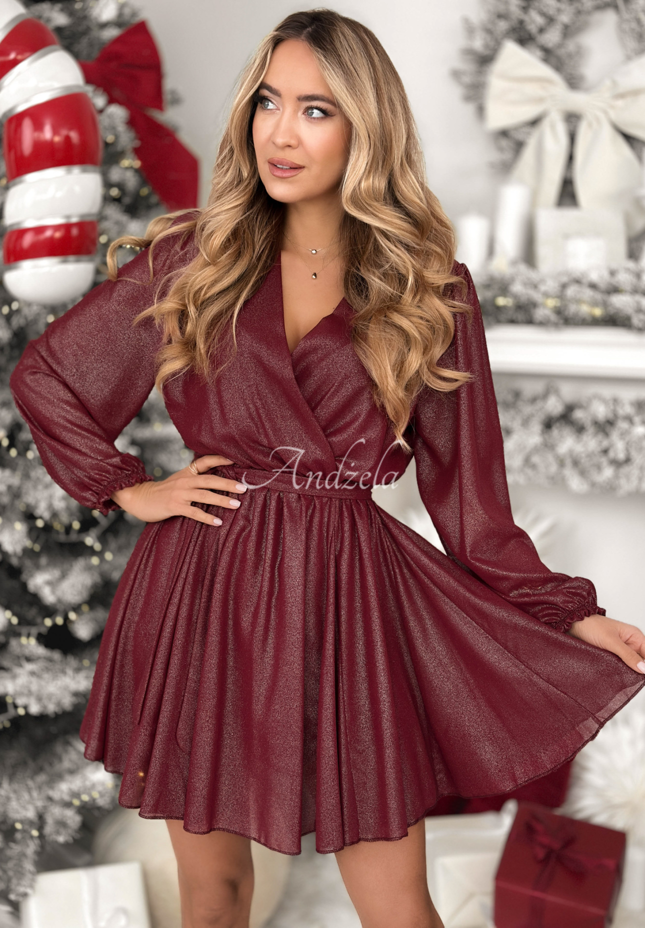 Trblietavé šaty mini s opaskom Never Texted Back bordová