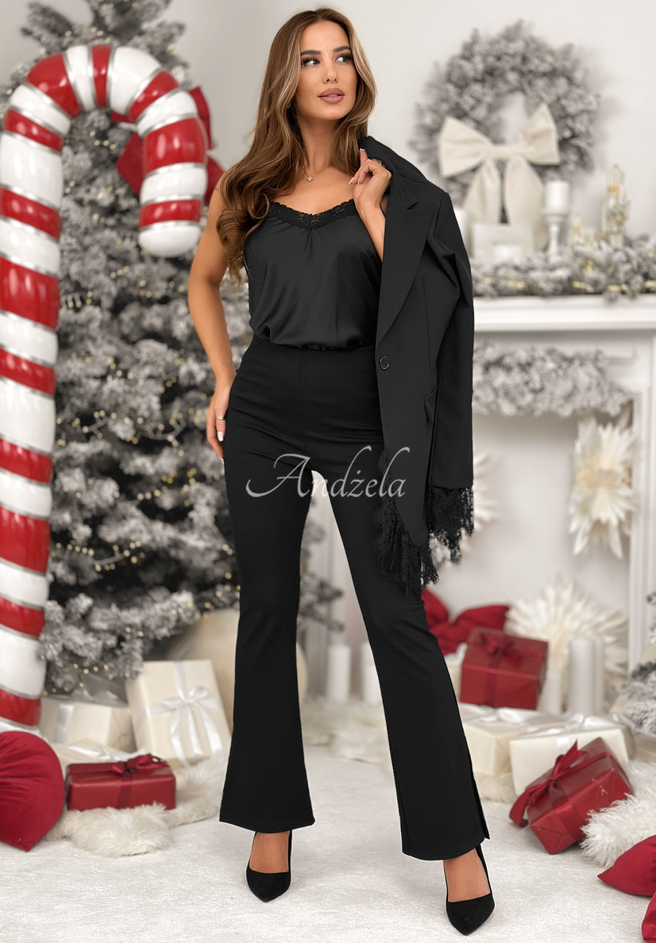 Saténový top na ramienkach s čipkou Unsaid Words čierne