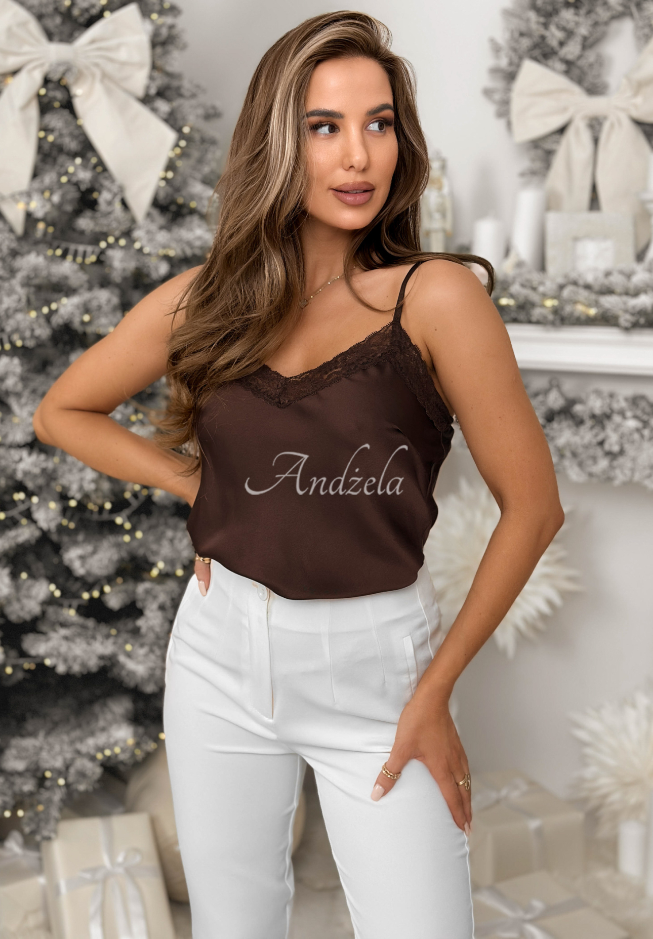 Saténový top na ramienkach s čipkou Unsaid Words čokoládový
